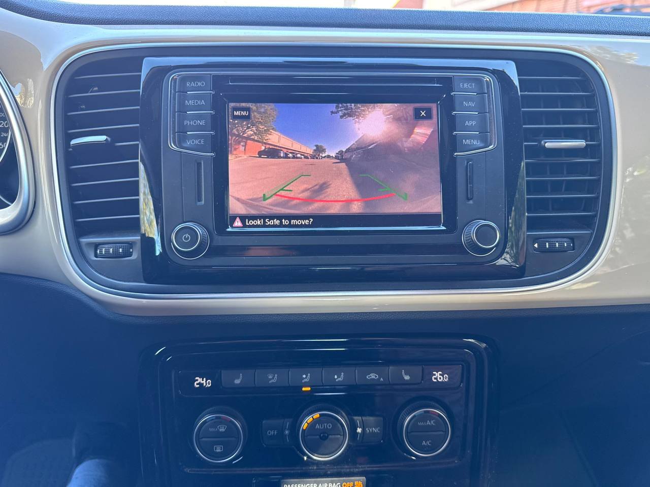 /crownautomobile/2019-Volkswagen-Beetle-602403688123559.jpg