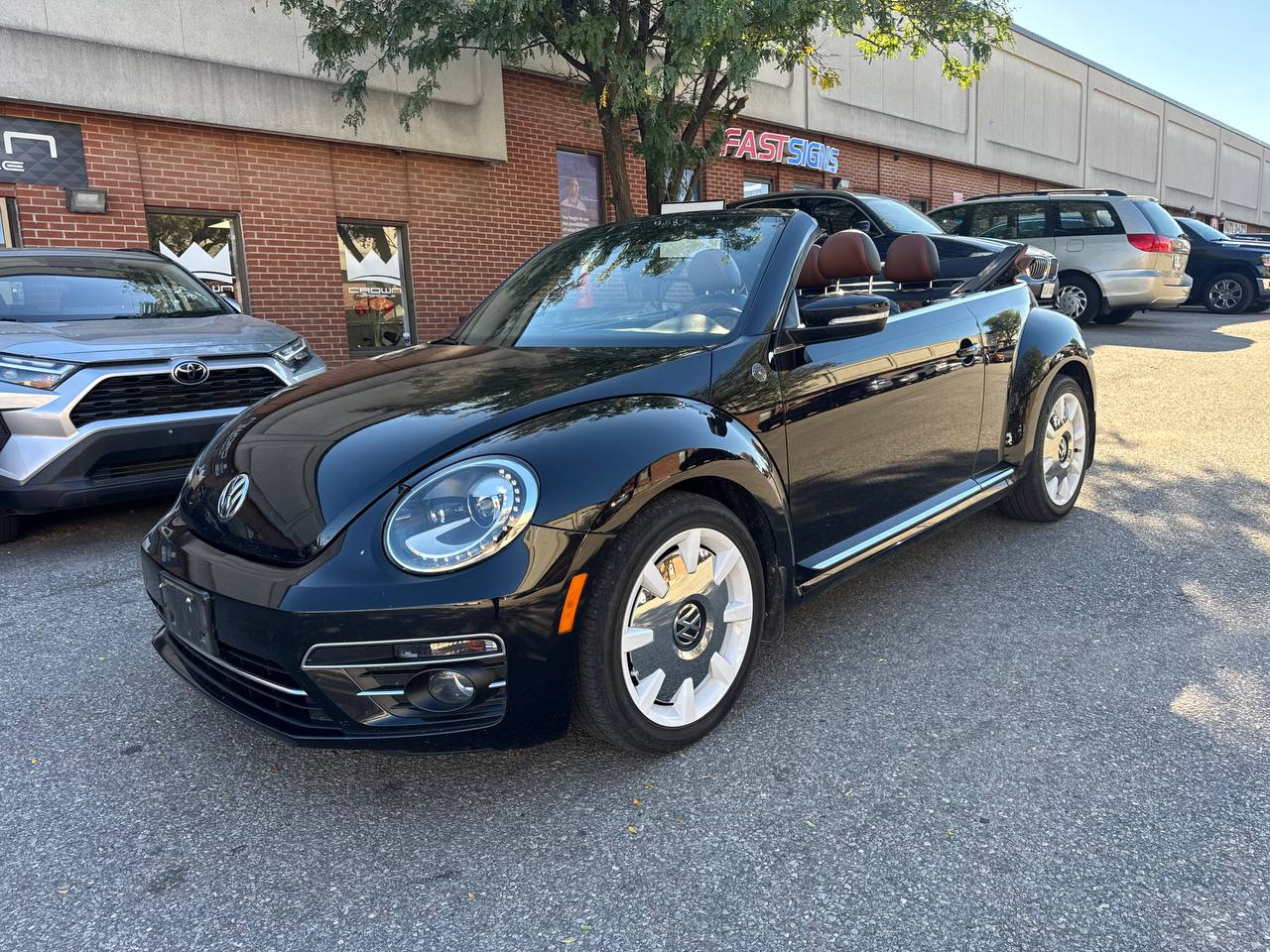 /crownautomobile/2019-Volkswagen-Beetle-620670828420405.jpg