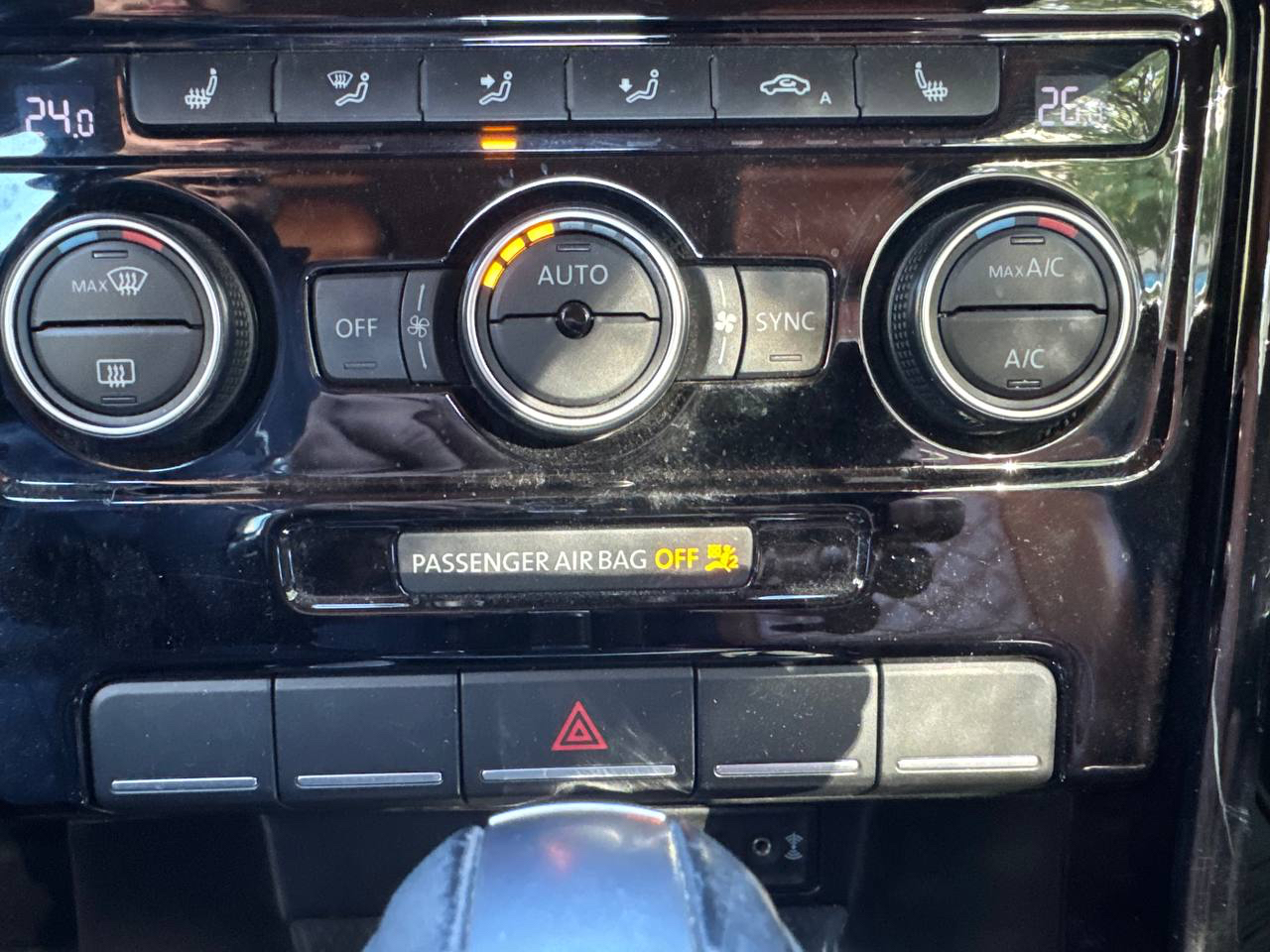 /crownautomobile/2019-Volkswagen-Beetle-8289315406793321.jpg