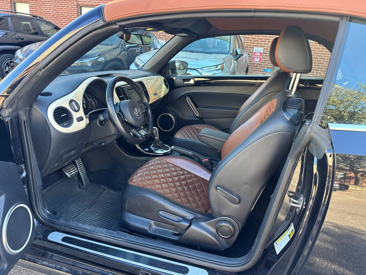 /crownautomobile/2019-Volkswagen-Beetle-8787470276443756.jpg