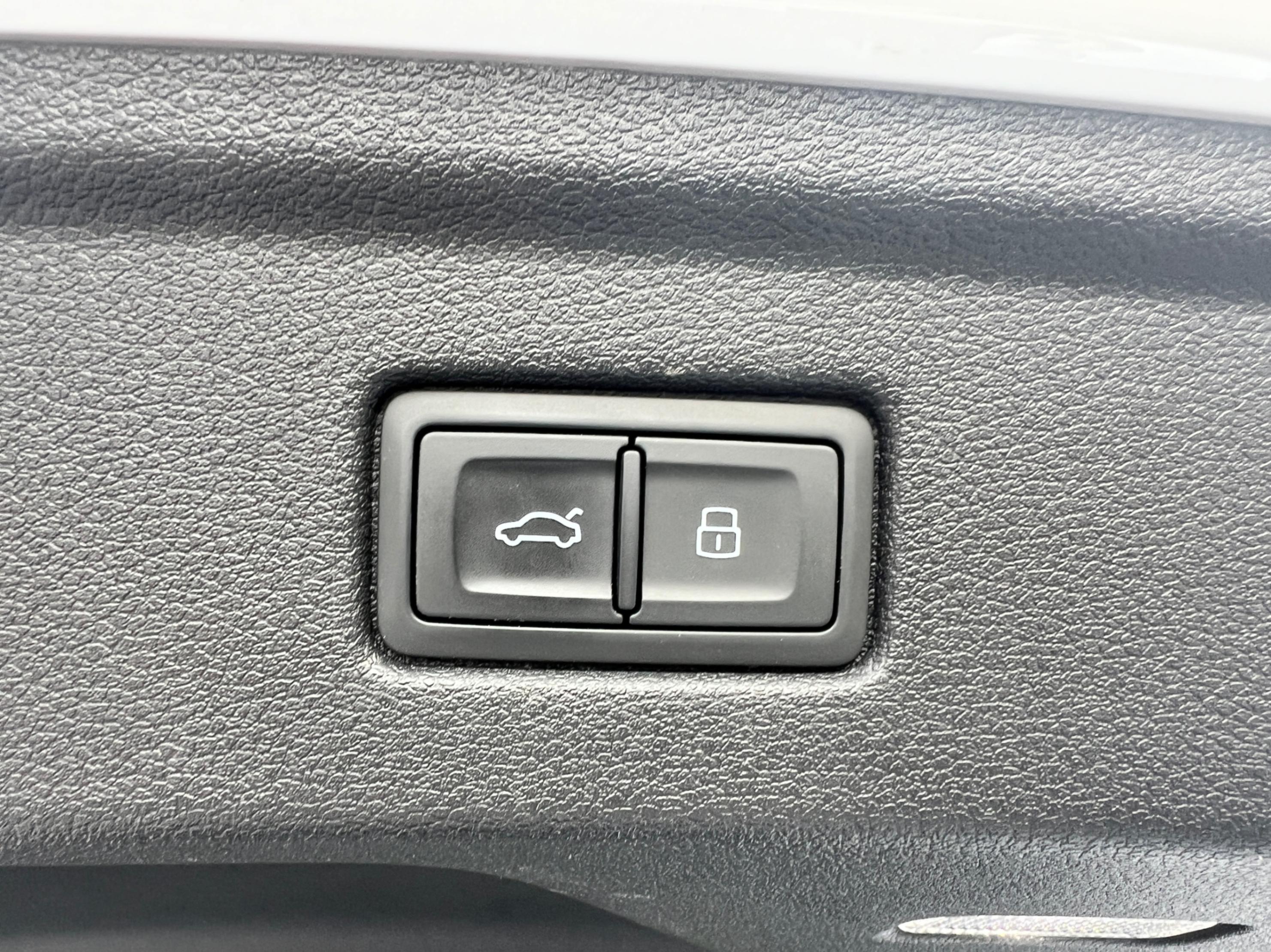 /crownautomobile/2020-Audi-A5Sportback-7040753114763938.jpg