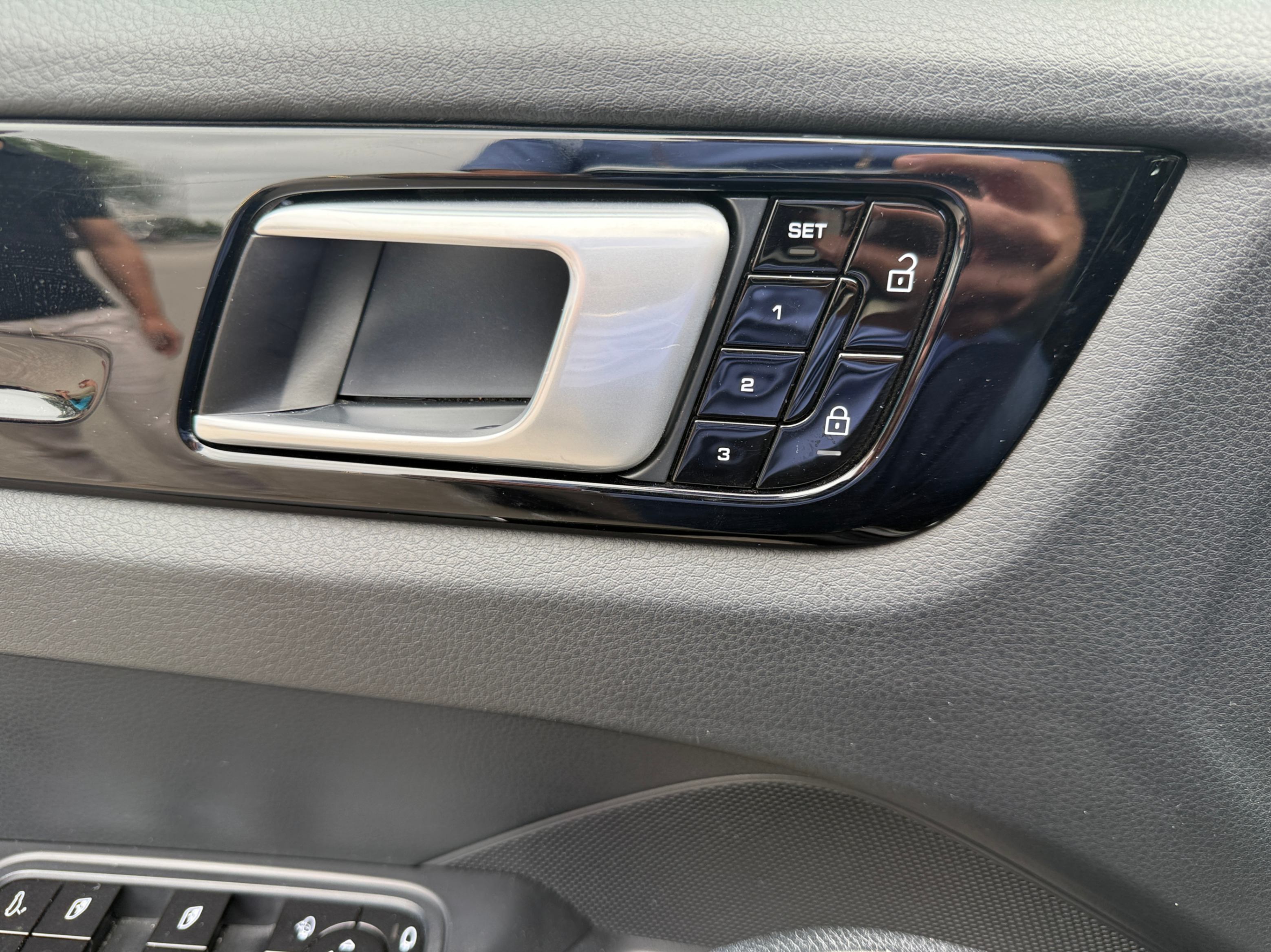 /crownautomobile/2020-Porsche-Cayenne-2444116840030366.jpg
