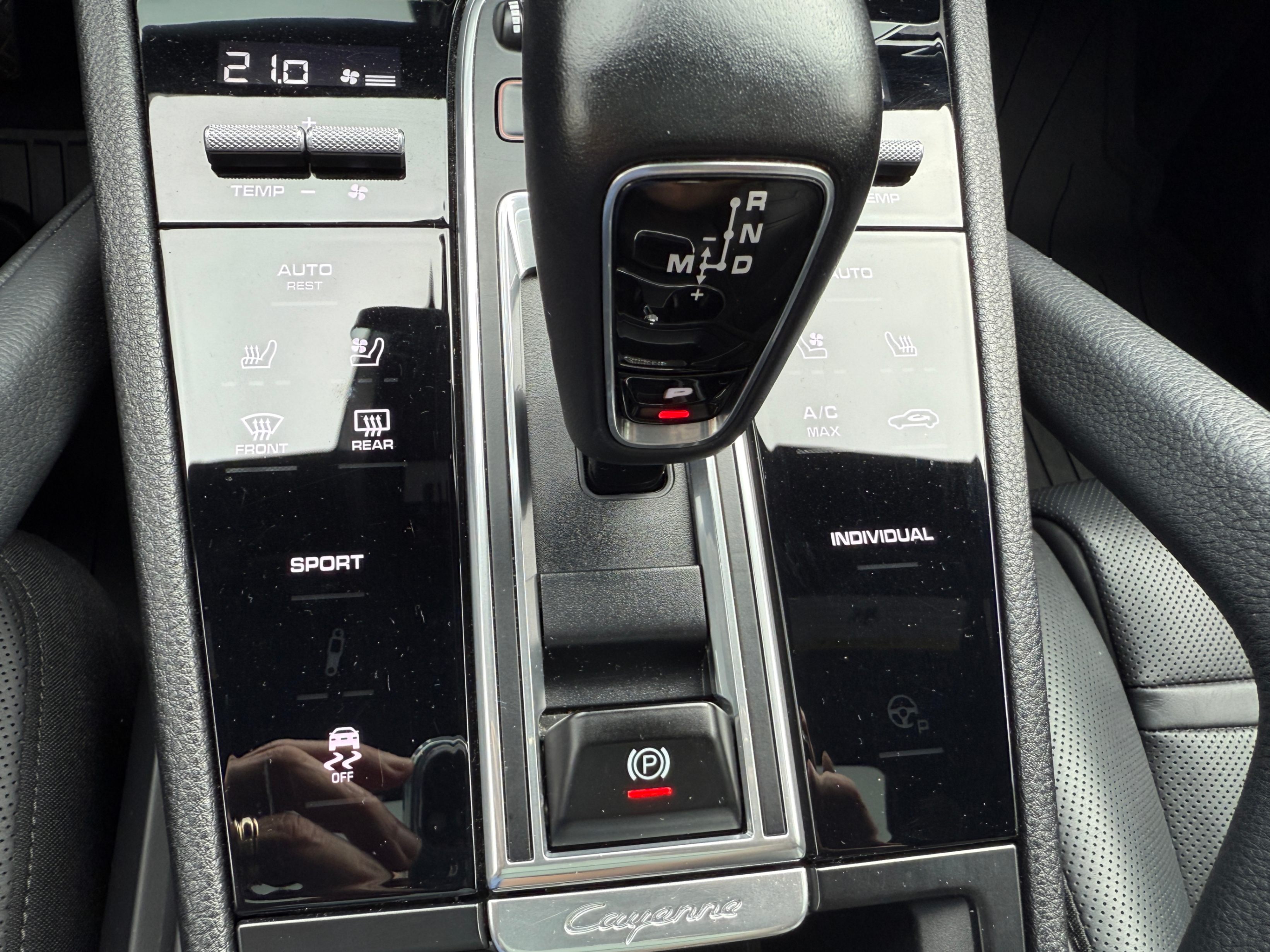 /crownautomobile/2020-Porsche-Cayenne-8024748537894217.jpg