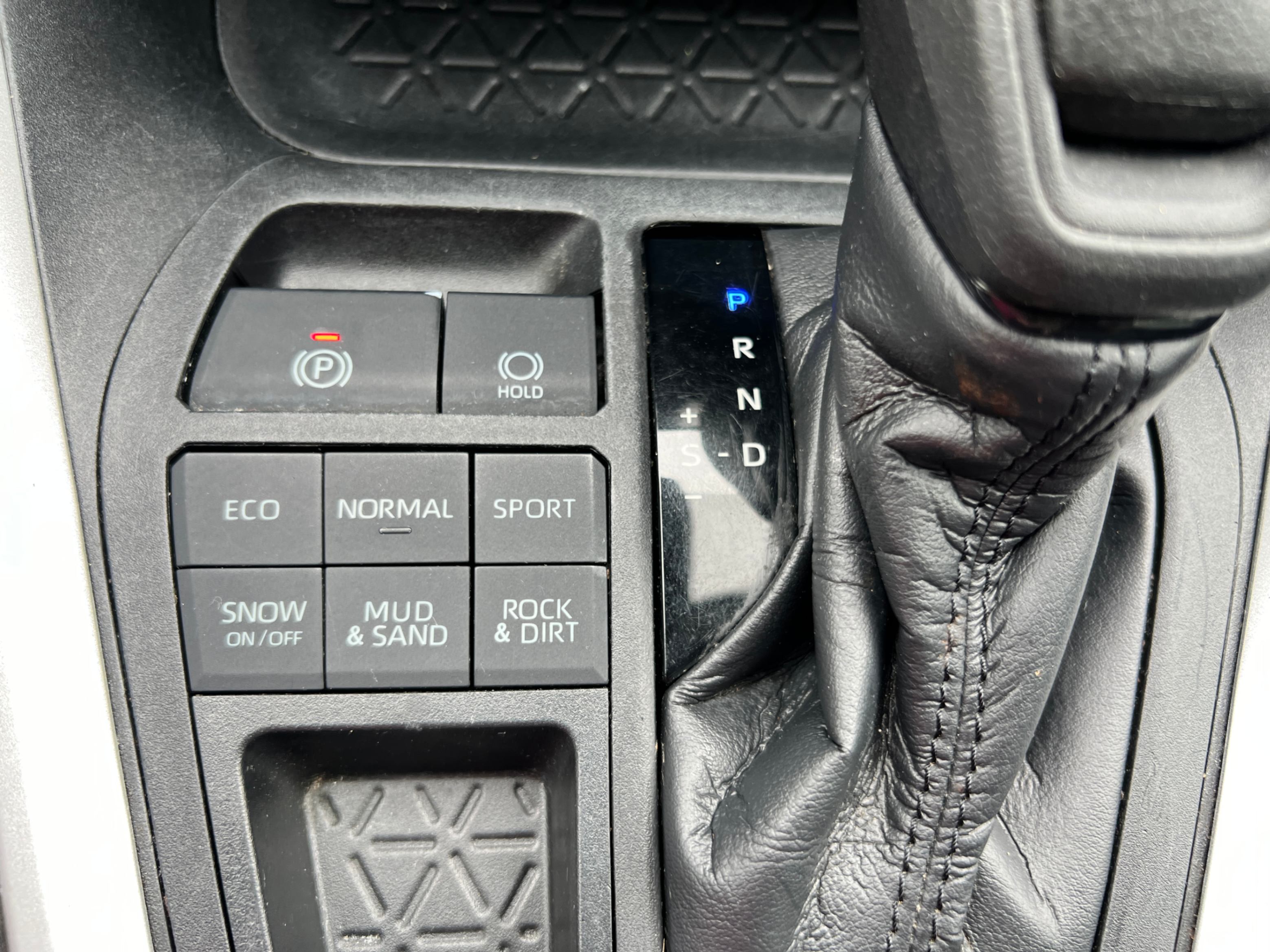 /crownautomobile/2020-Toyota-RAV4-07263277378637256.jpg