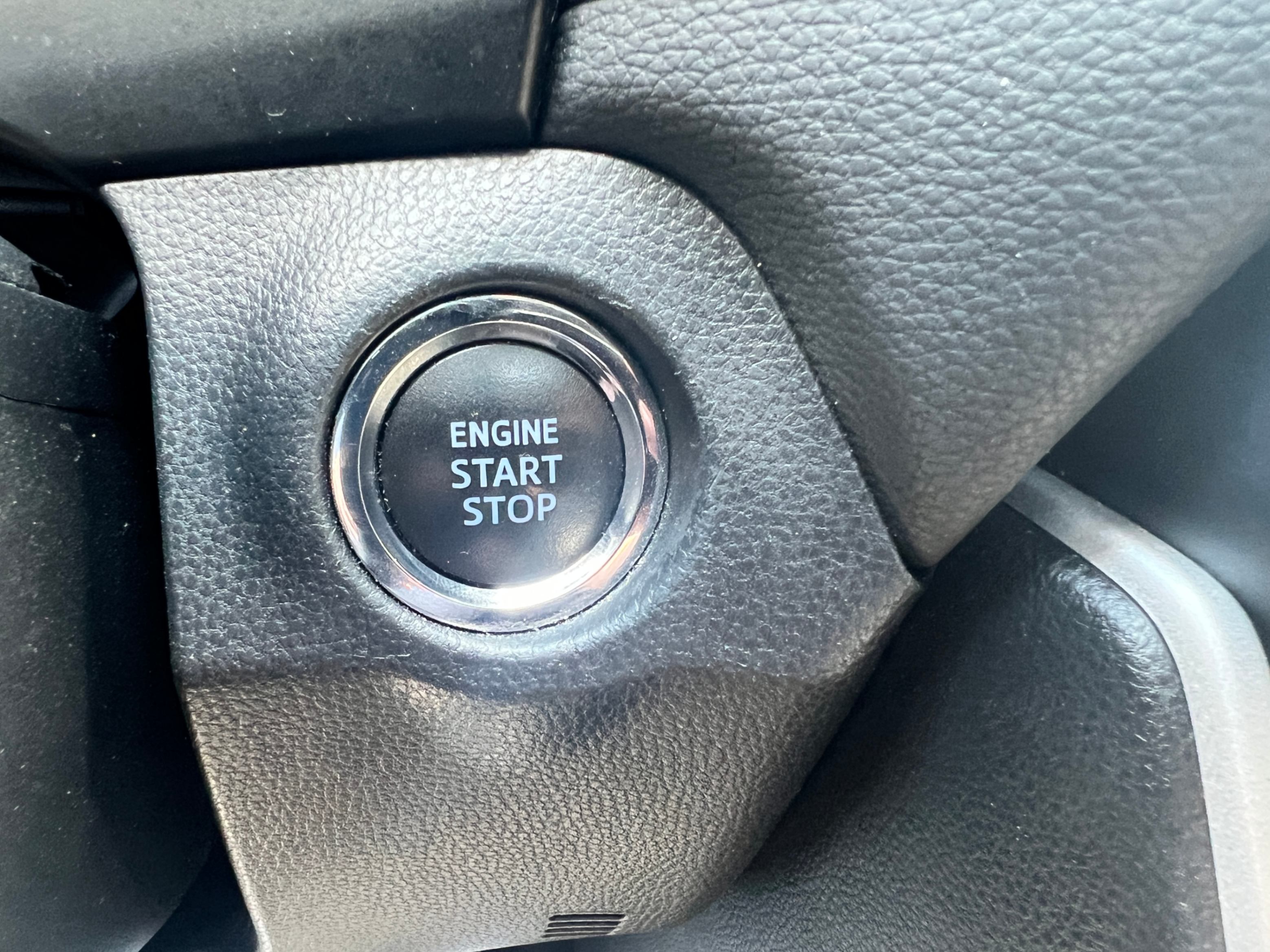 /crownautomobile/2020-Toyota-RAV4-1761207962130238.jpg
