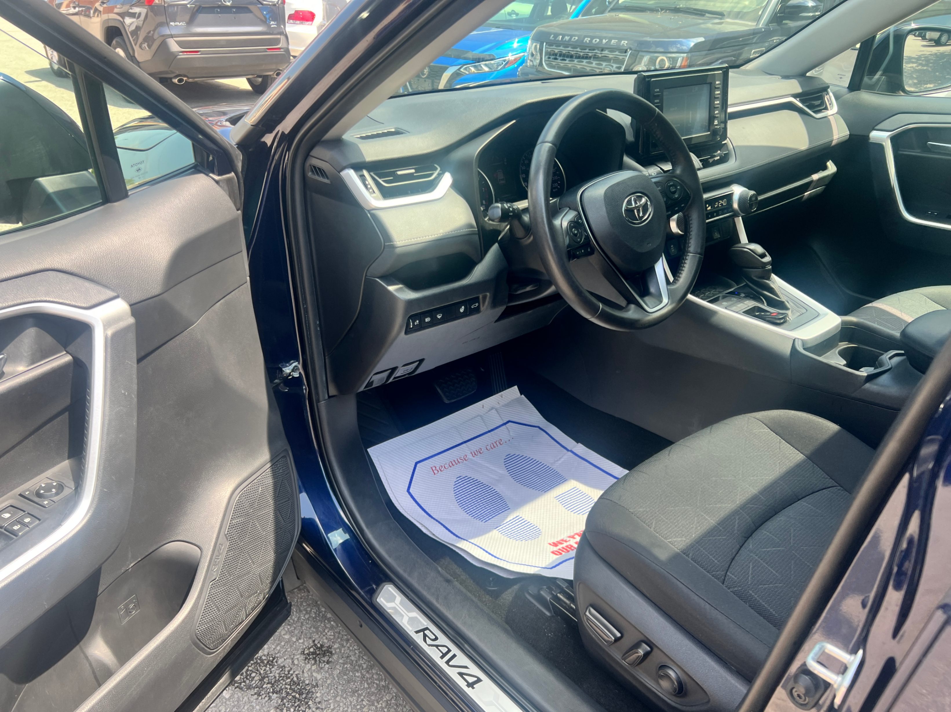 /crownautomobile/2020-Toyota-RAV4-5072746143261457.jpg