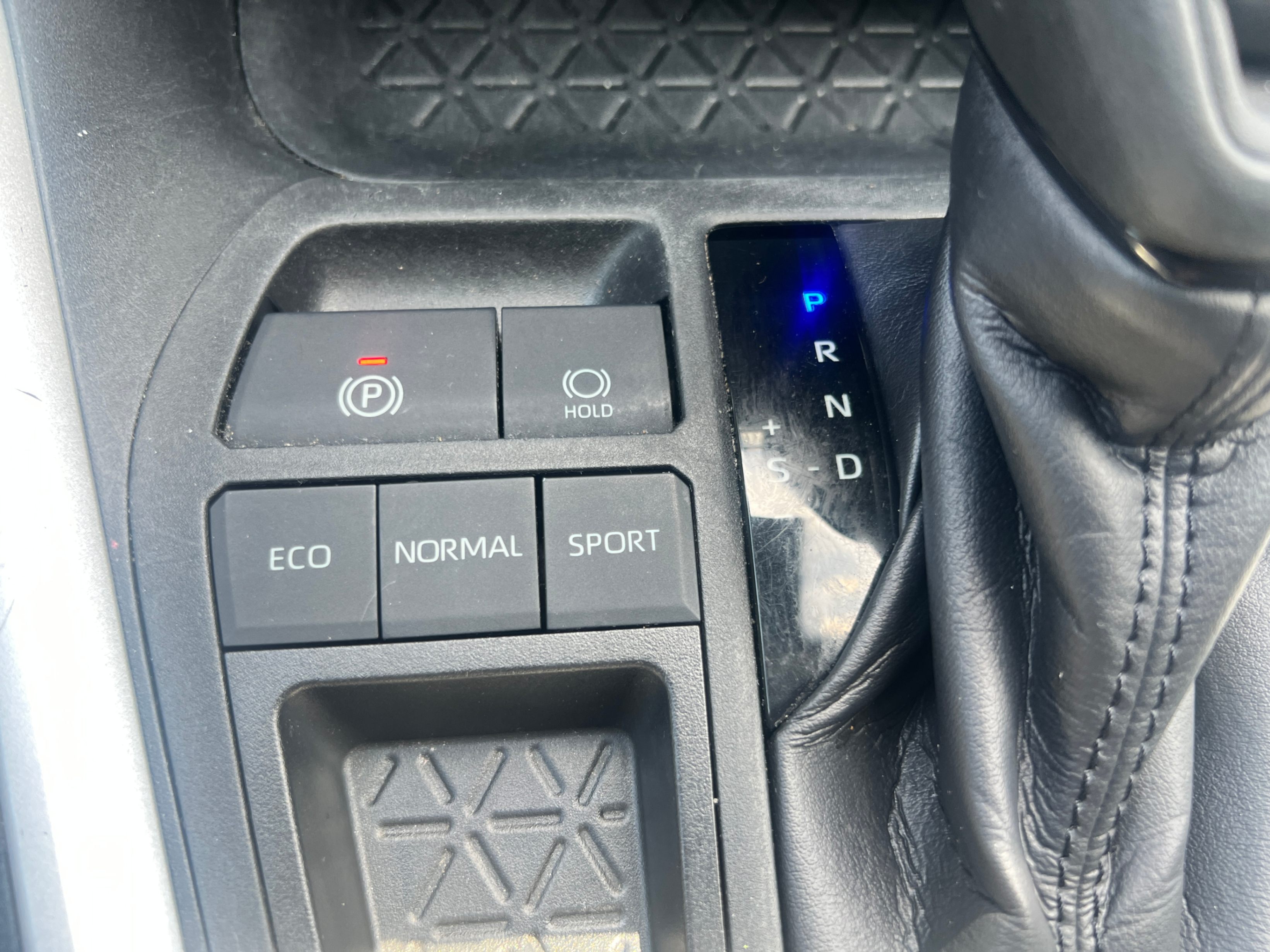 /crownautomobile/2020-Toyota-RAV4-801810783394842.jpg