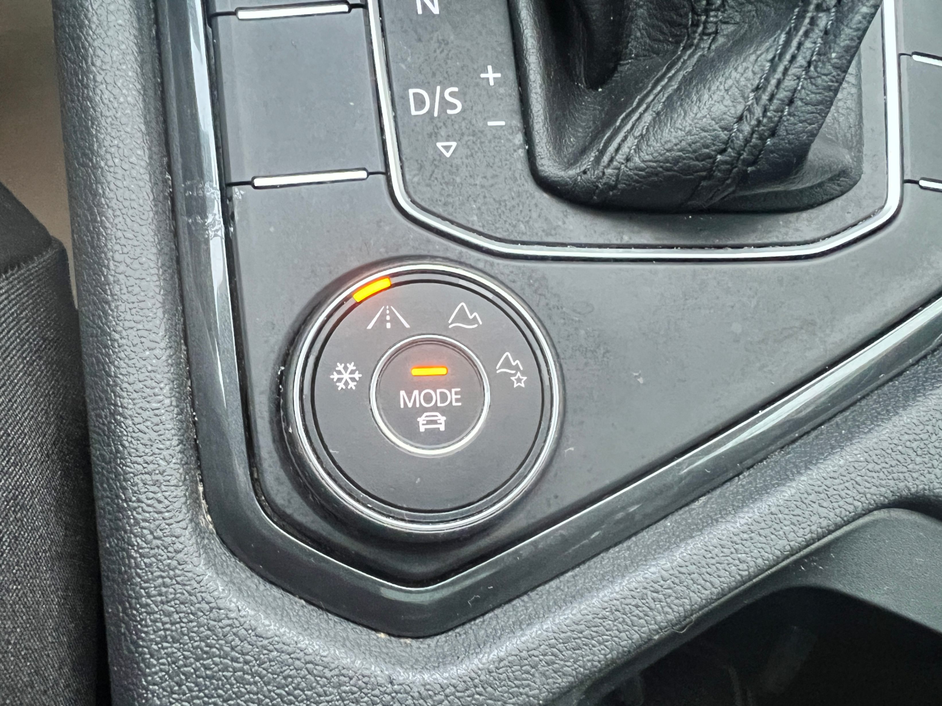 /crownautomobile/2020-Volkswagen-Tiguan-25399053399962224.jpg