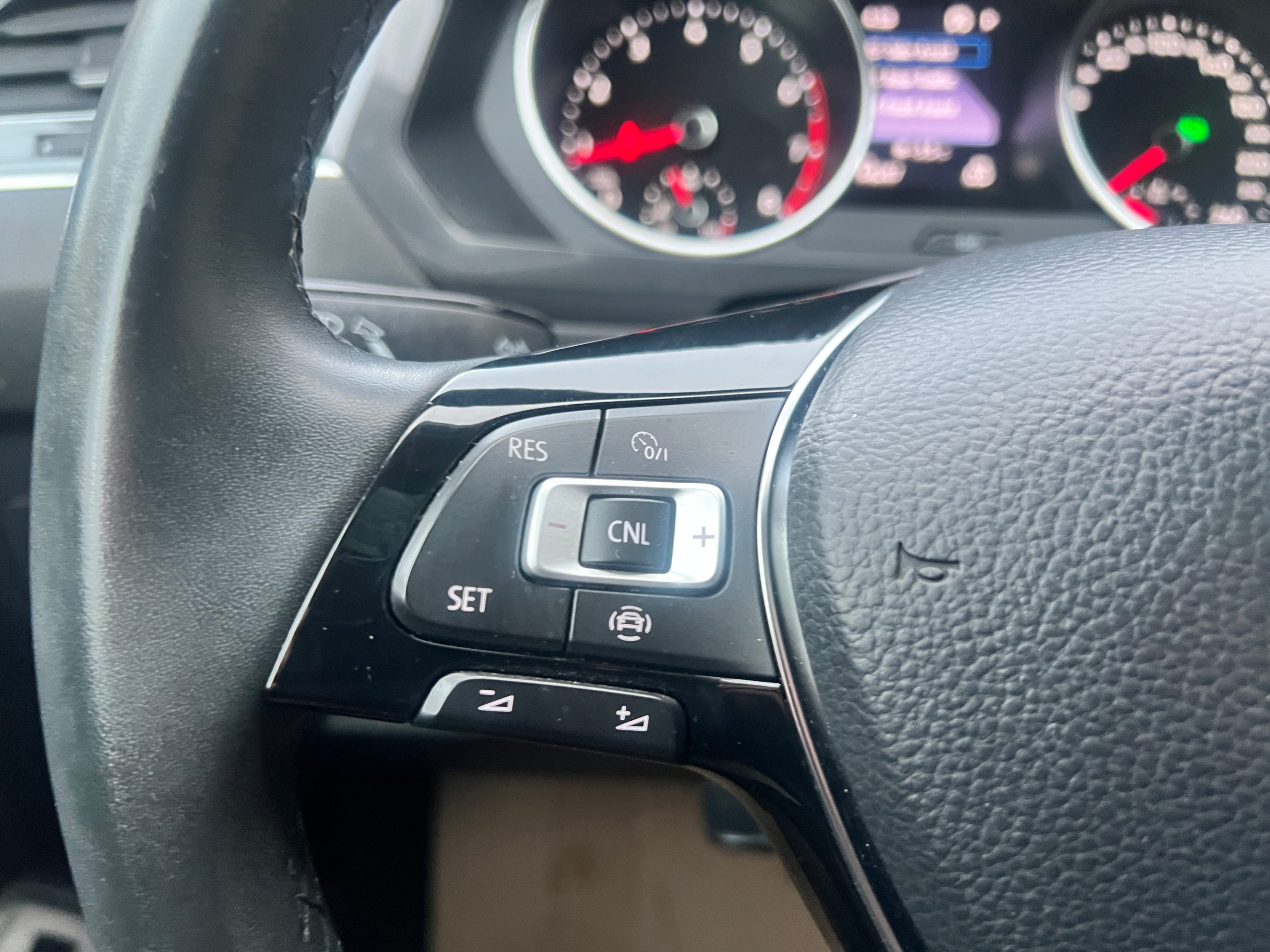 /crownautomobile/2020-Volkswagen-Tiguan-6434928675526537.jpg