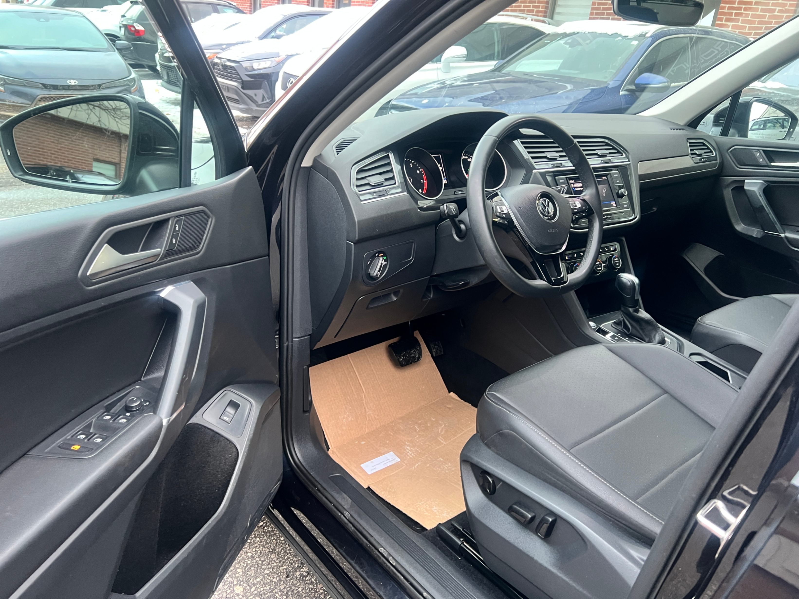 /crownautomobile/2020-Volkswagen-Tiguan-6441051908139466.jpg