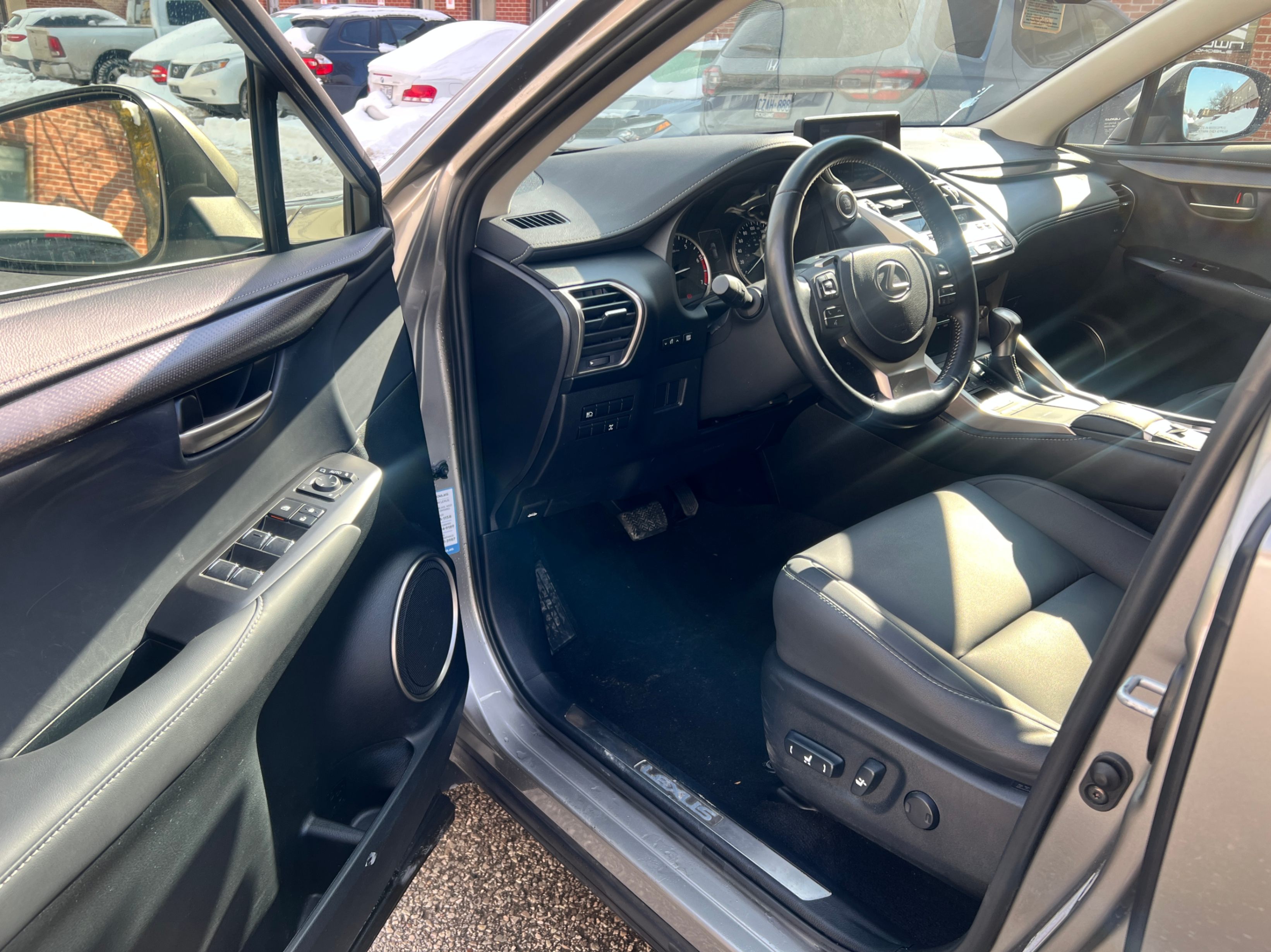/crownautomobile/2021-Lexus-NX-38669678540352215.jpg
