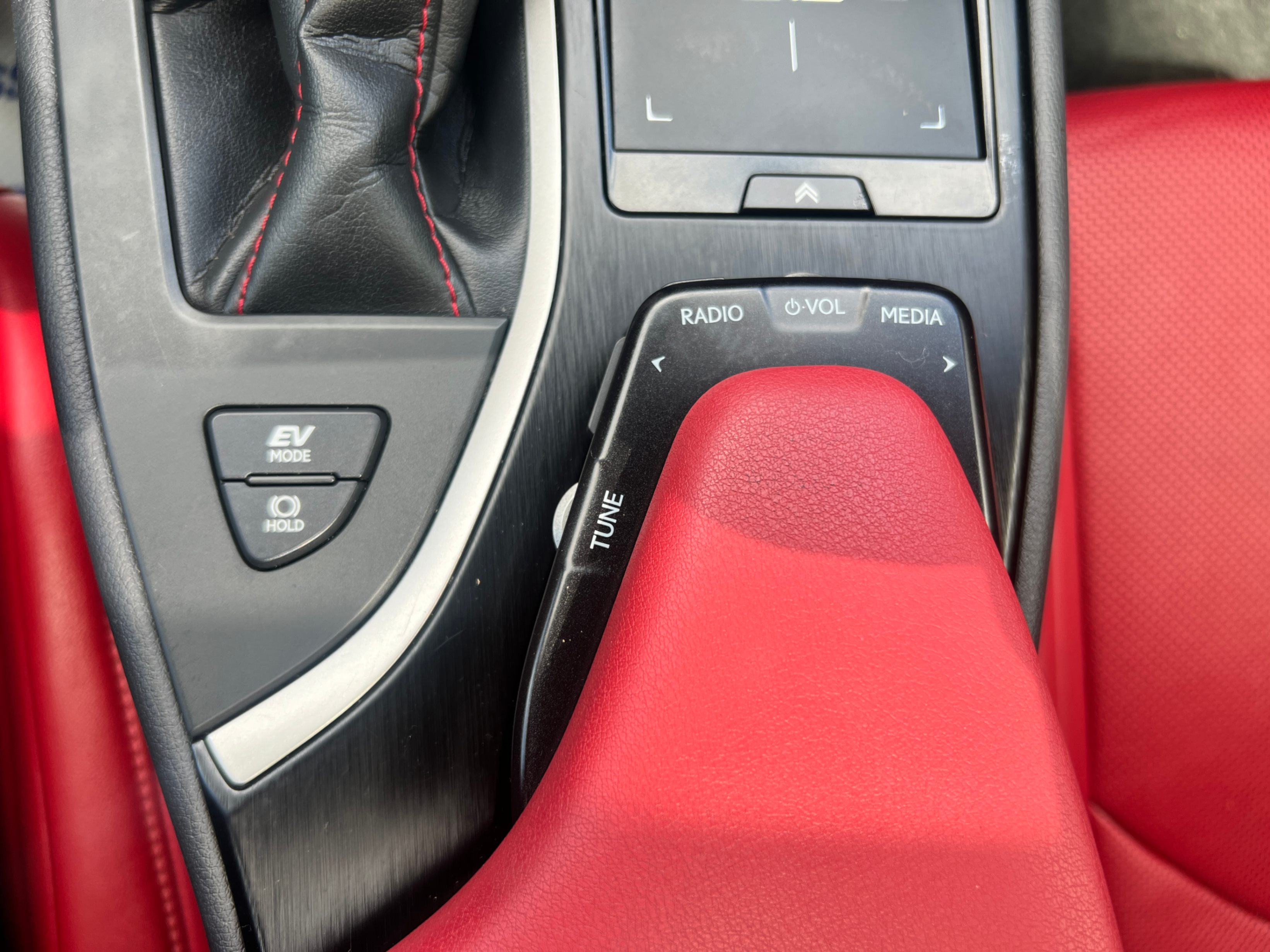 /crownautomobile/2021-Lexus-UX-8347800708825135.jpg