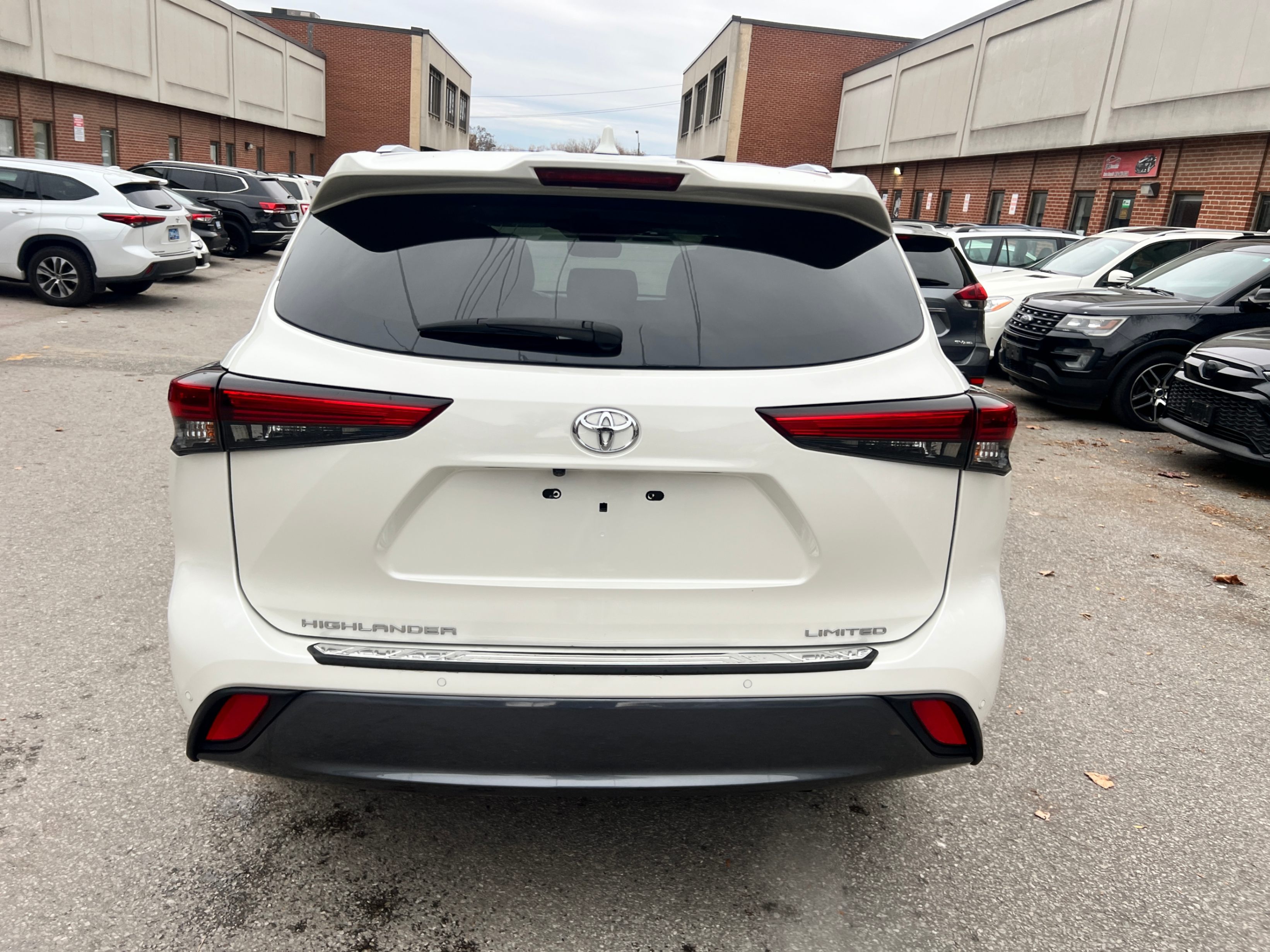 /crownautomobile/2021-Toyota-Highlander-04188960392458707.jpg