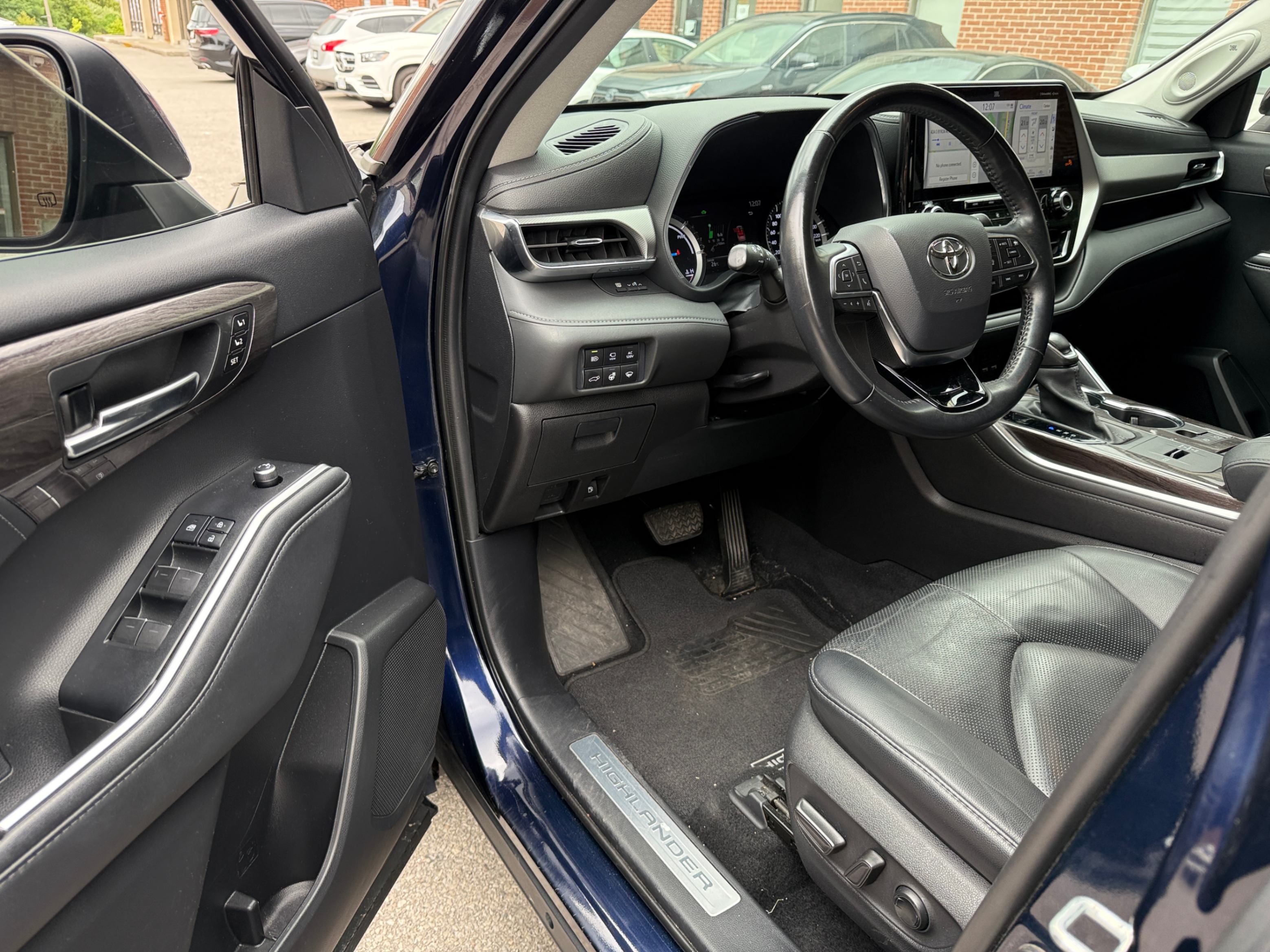 /crownautomobile/2021-Toyota-Highlander-35120975955223055.jpg