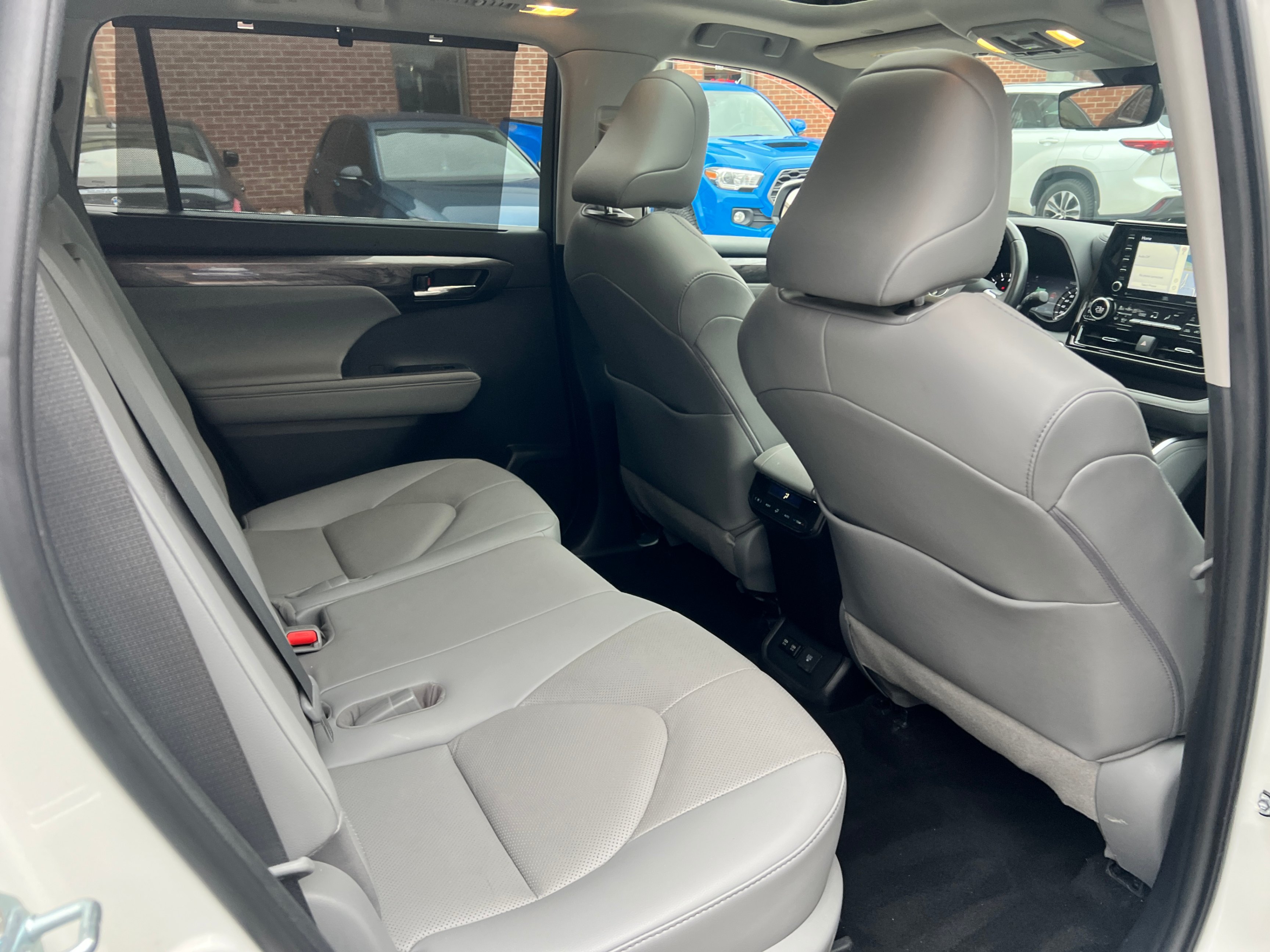 /crownautomobile/2021-Toyota-Highlander-8984450137807598.jpg