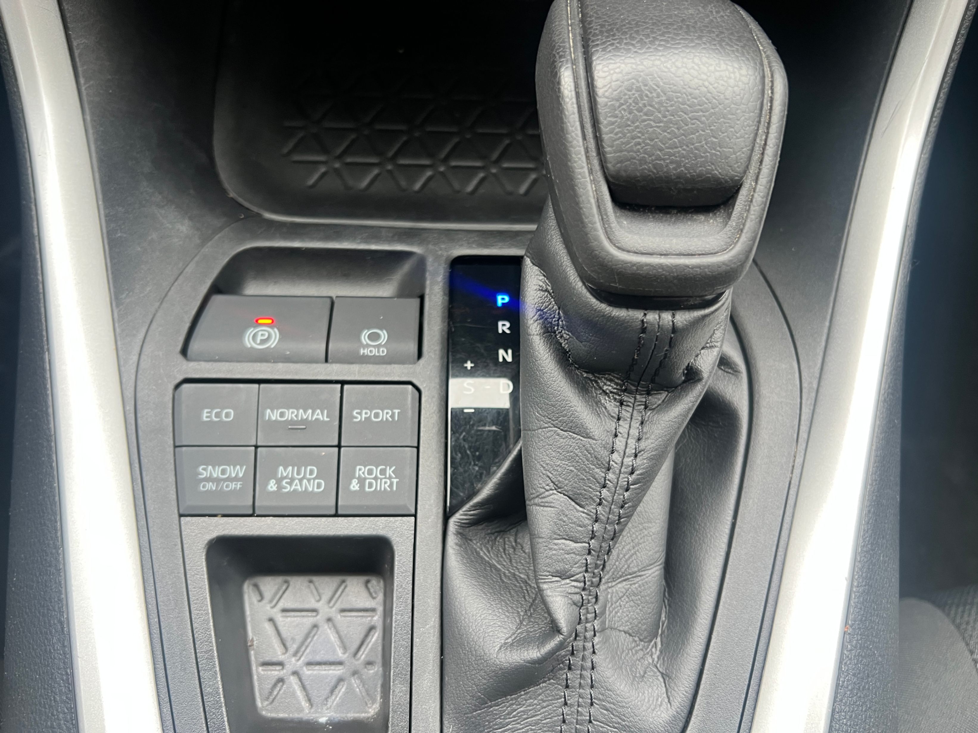 /crownautomobile/2021-Toyota-RAV4-1368902274085313.jpg