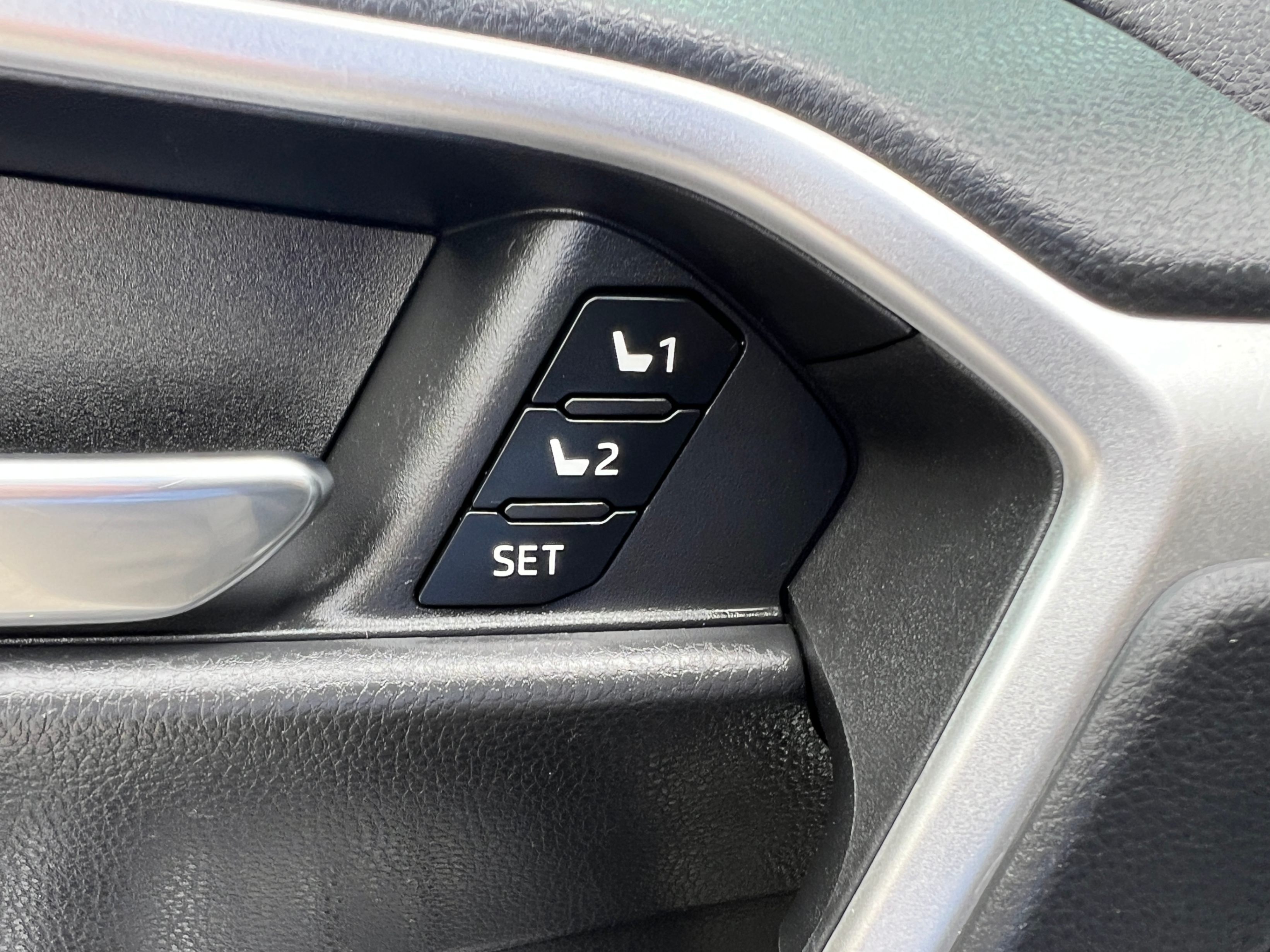 /crownautomobile/2021-Toyota-RAV4-16646172198381115.jpg