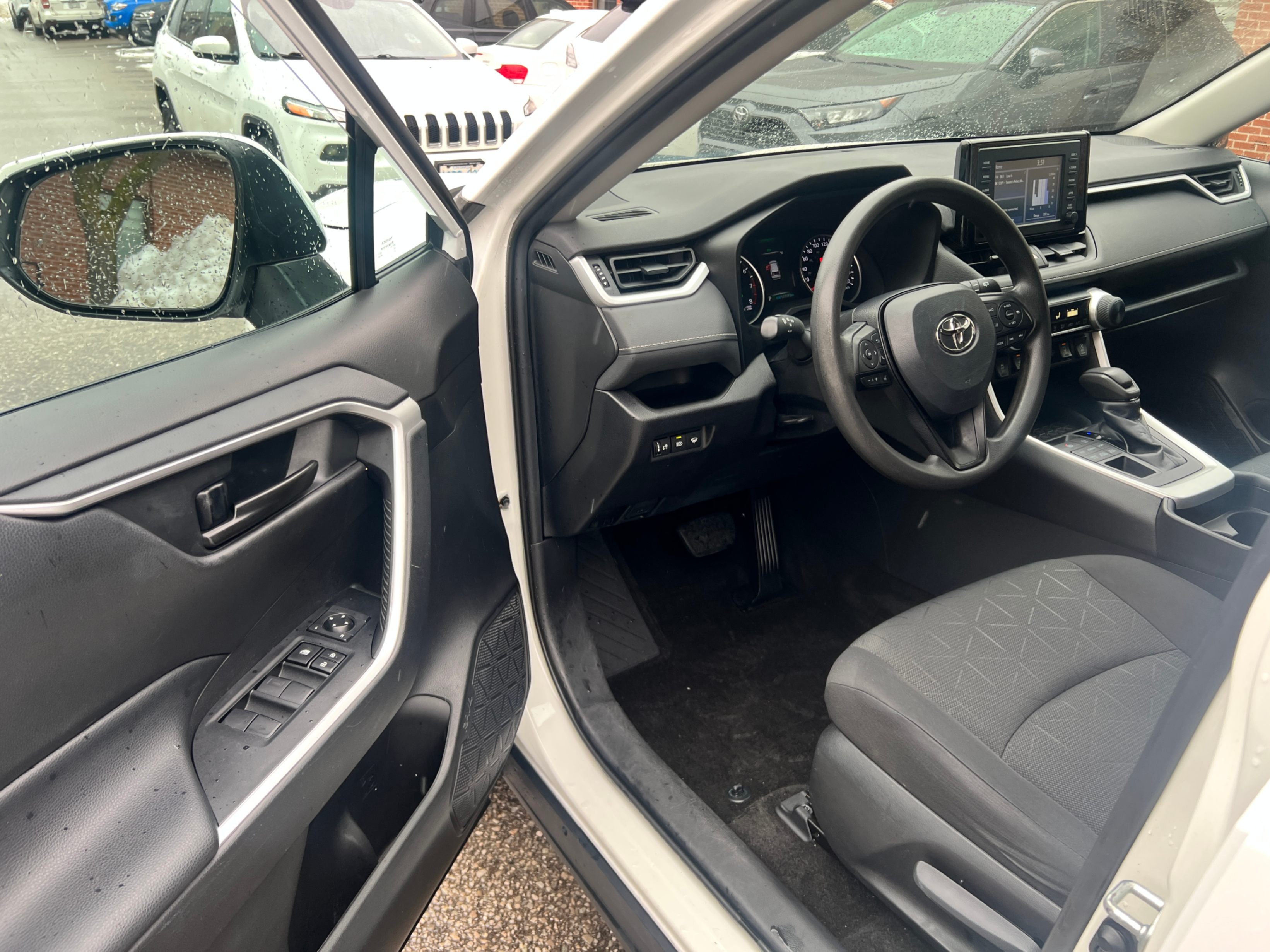 /crownautomobile/2021-Toyota-RAV4-18145686957851392.jpg