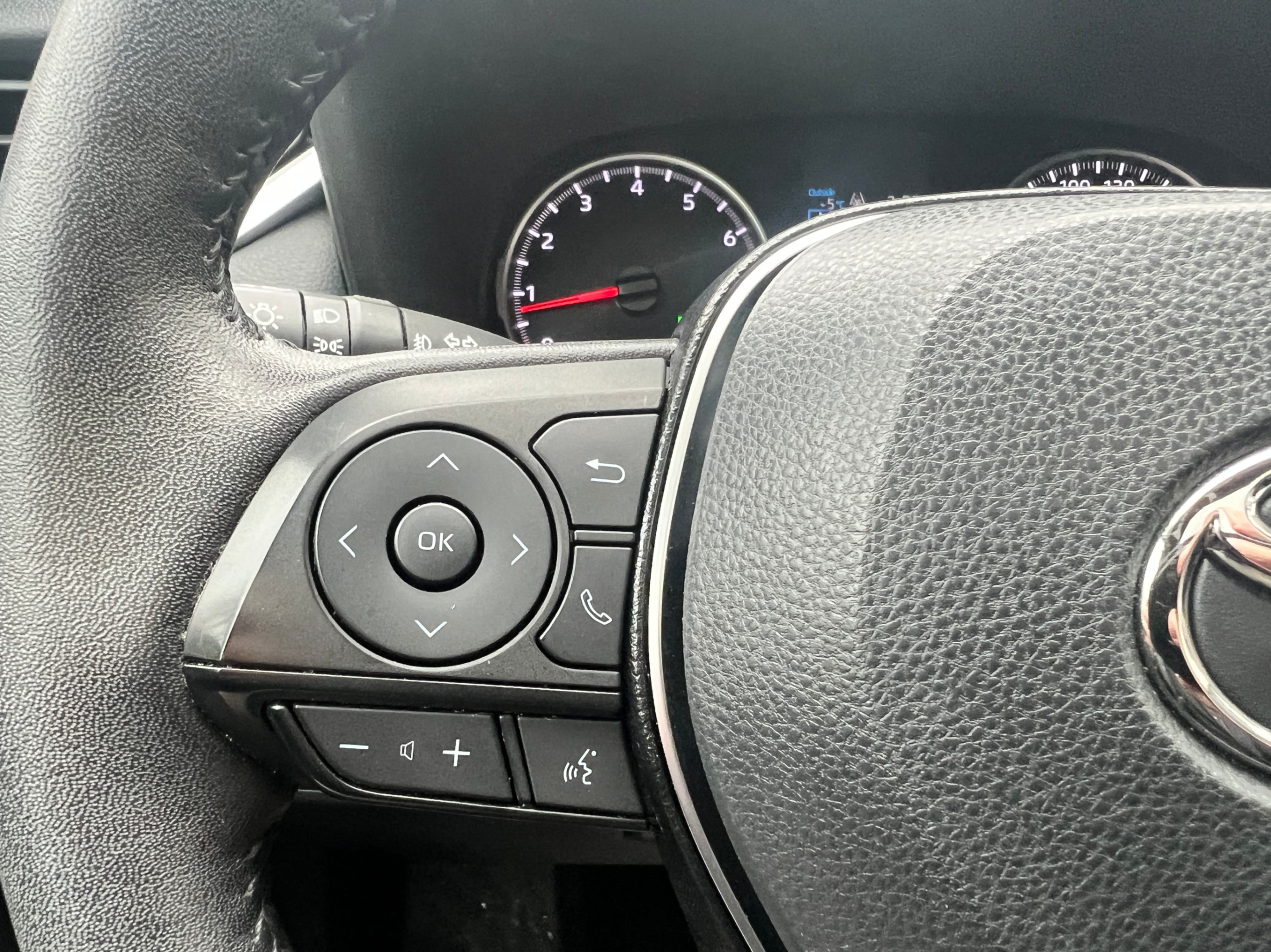 /crownautomobile/2021-Toyota-RAV4-33255201198360385.jpg