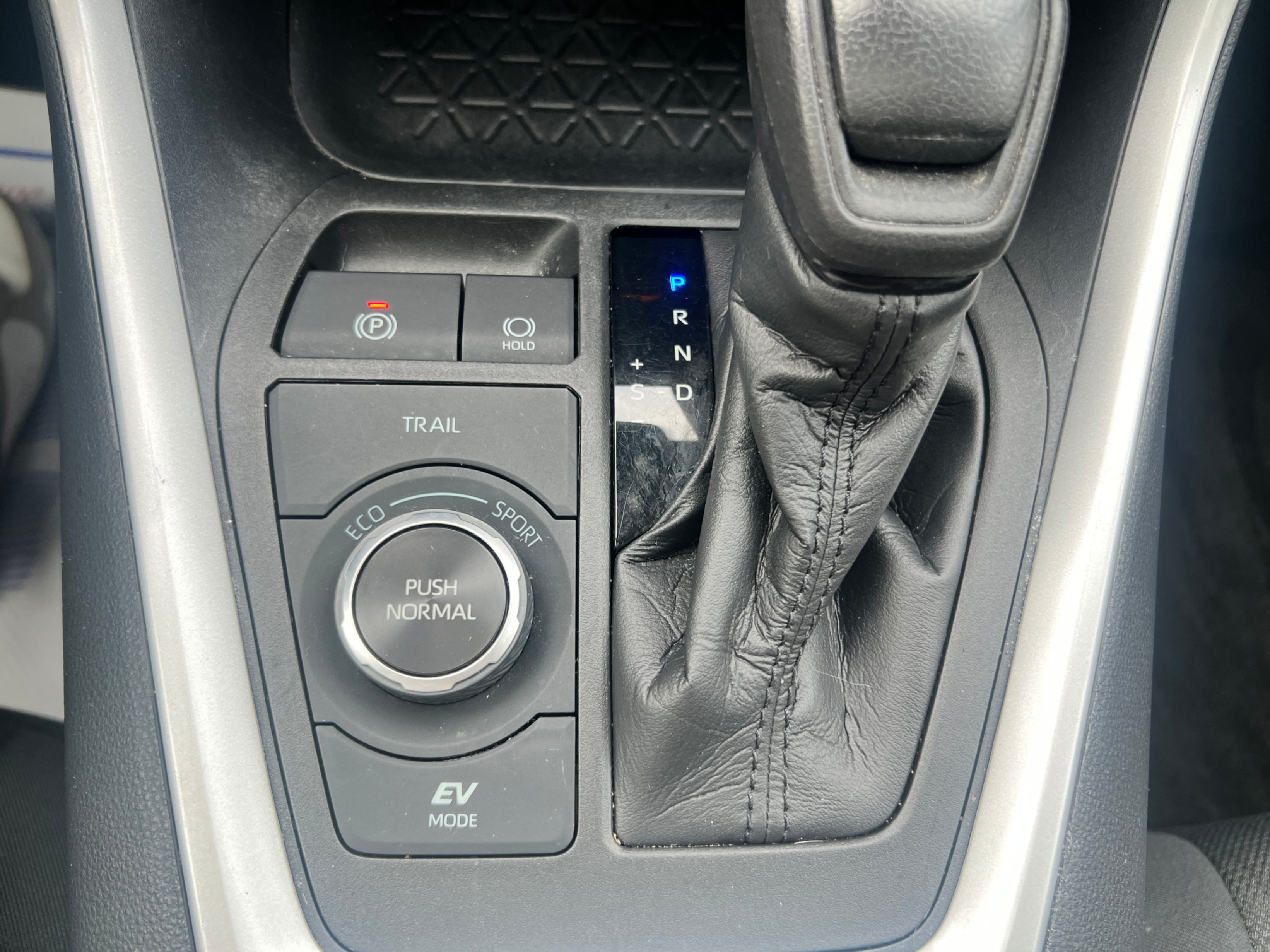 /crownautomobile/2021-Toyota-RAV4-40451727887227173.jpg