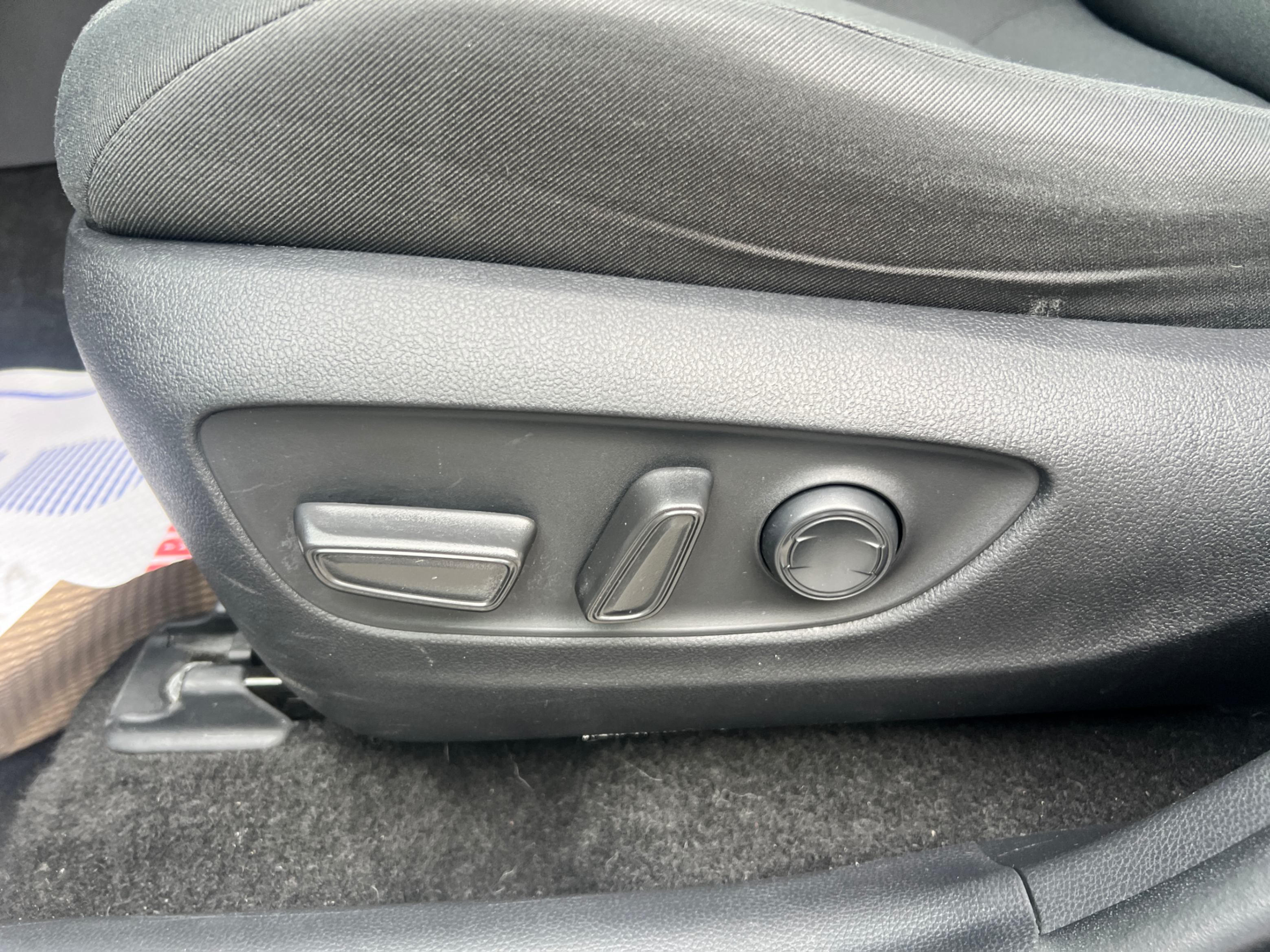 /crownautomobile/2021-Toyota-RAV4-46704565016482413.jpg