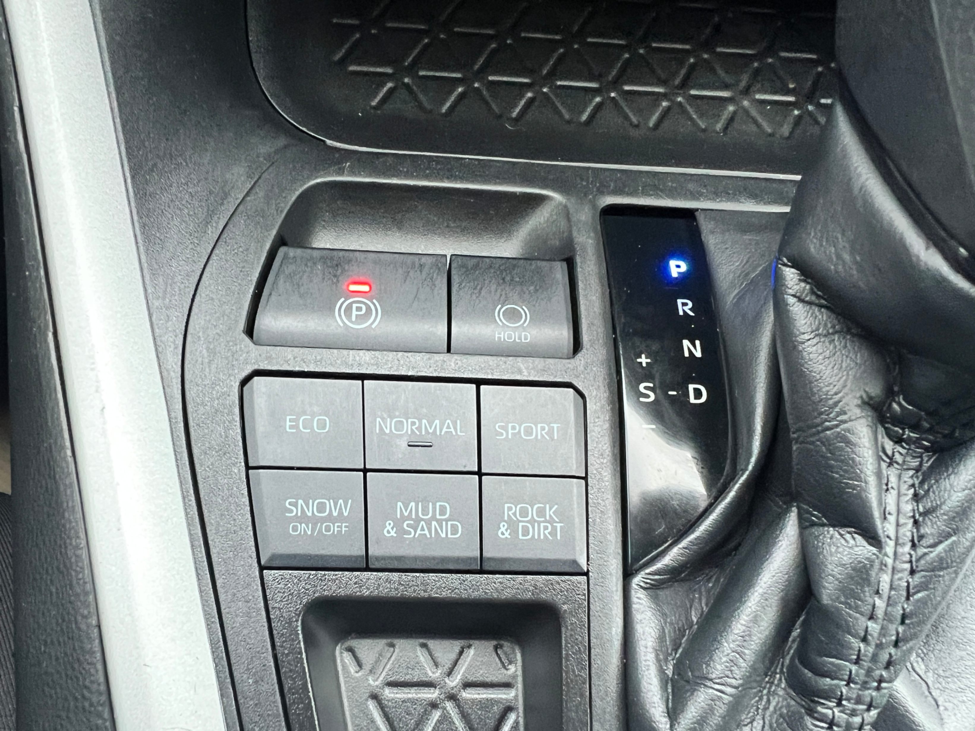 /crownautomobile/2021-Toyota-RAV4-6799429977516274.jpg