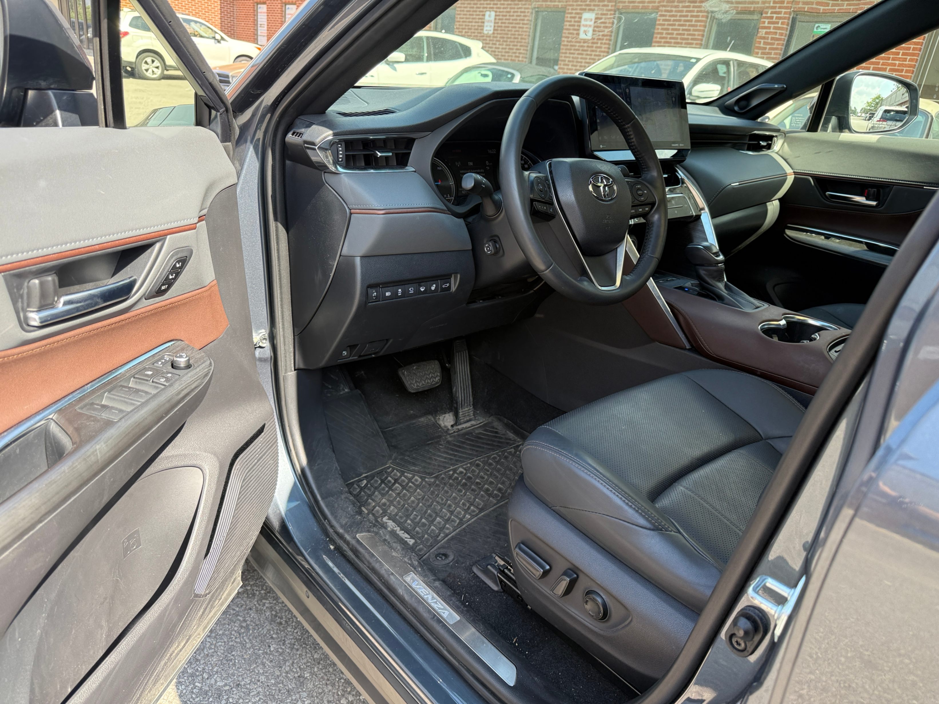 /crownautomobile/2021-Toyota-Venza-39642169744034983.jpg