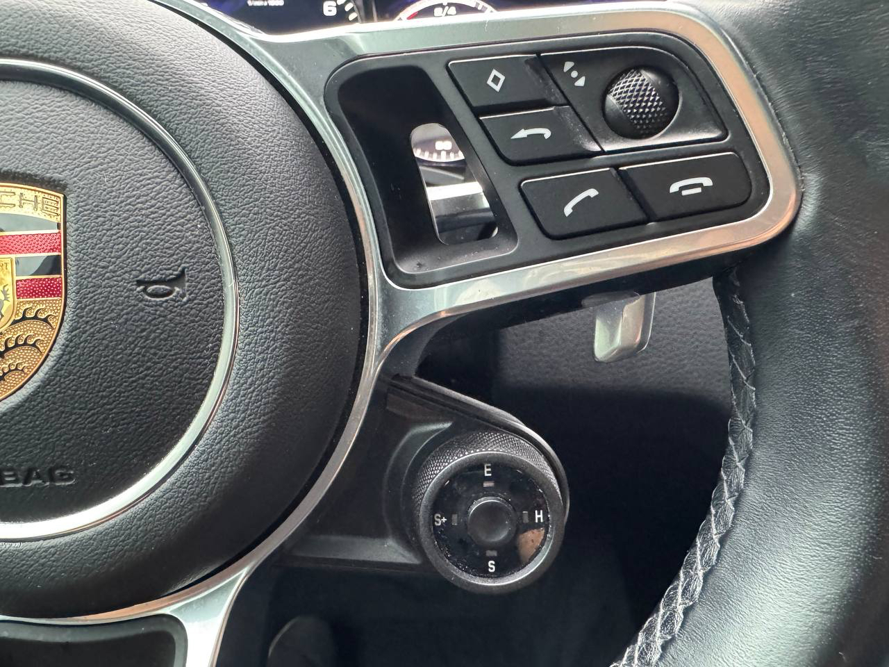 /crownautomobile/2022-Porsche-Cayenne-12639302444460943.jpg