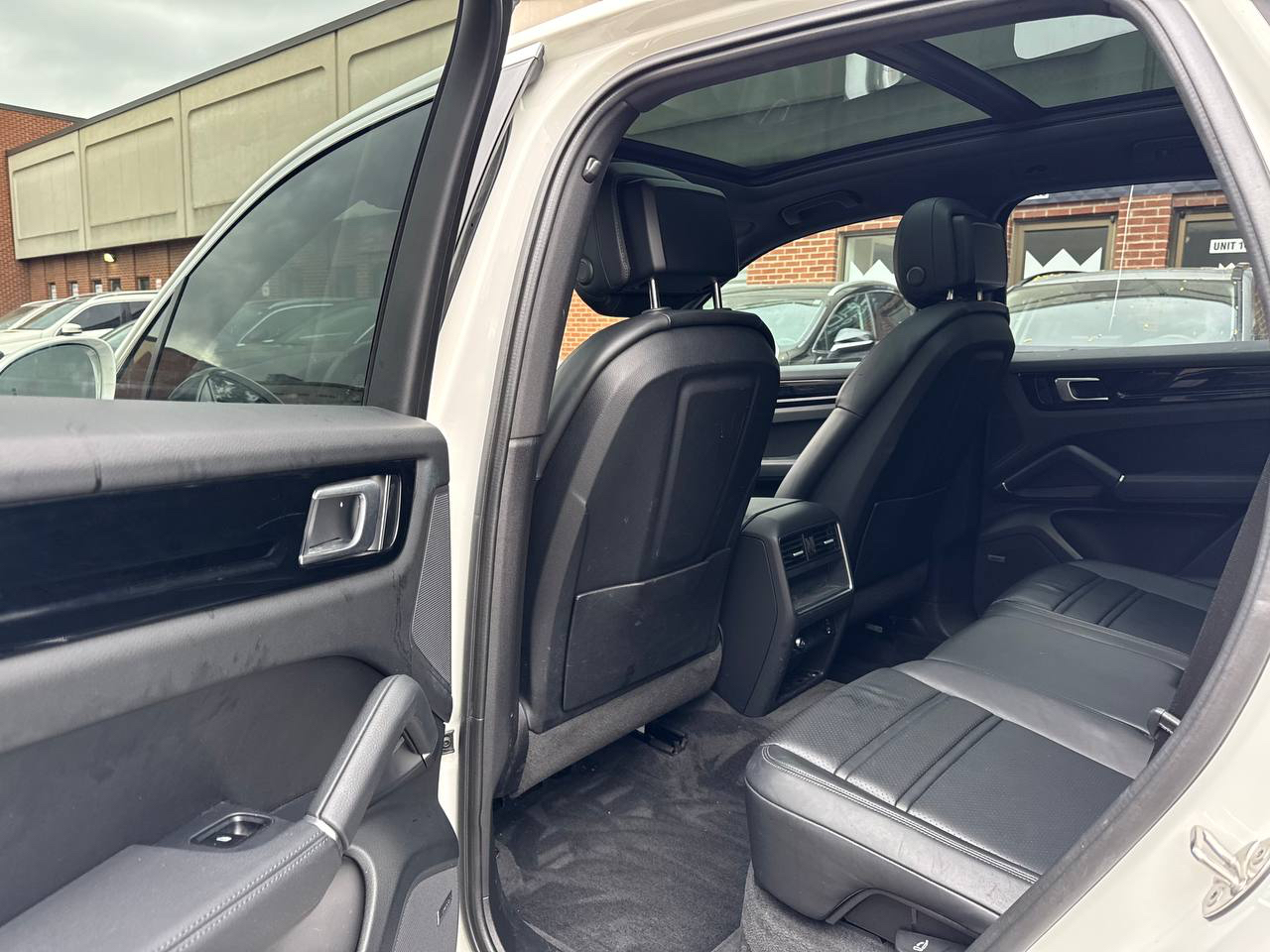 /crownautomobile/2022-Porsche-Cayenne-5299220012193775.jpg