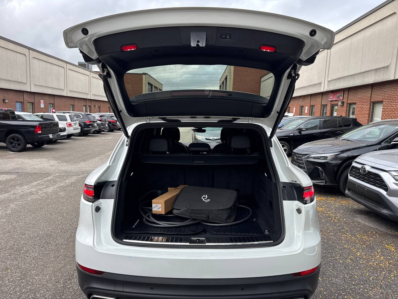 /crownautomobile/2022-Porsche-Cayenne-752497721143981.jpg