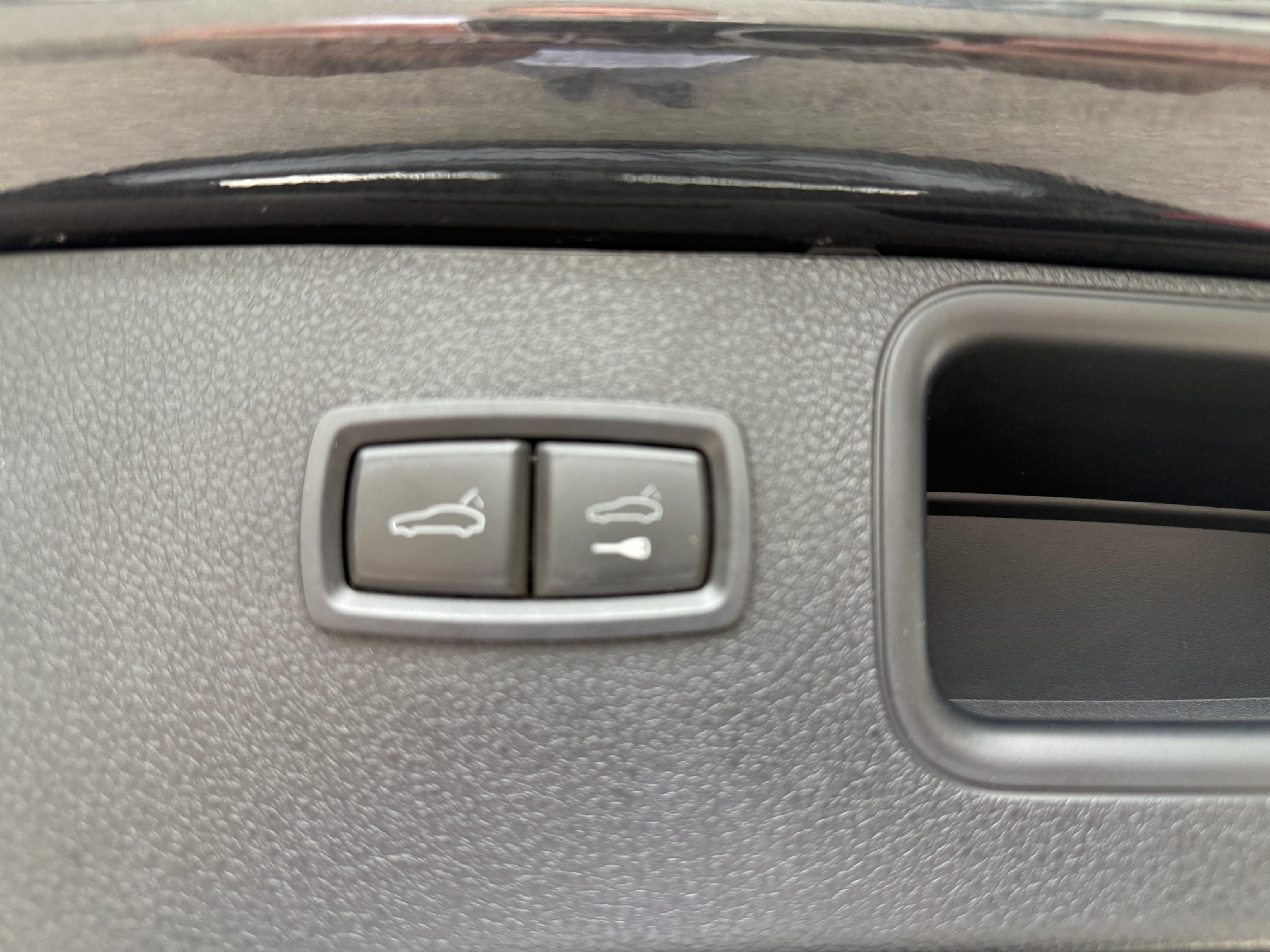 /crownautomobile/2022-Porsche-Macan-13927093970138138.jpg