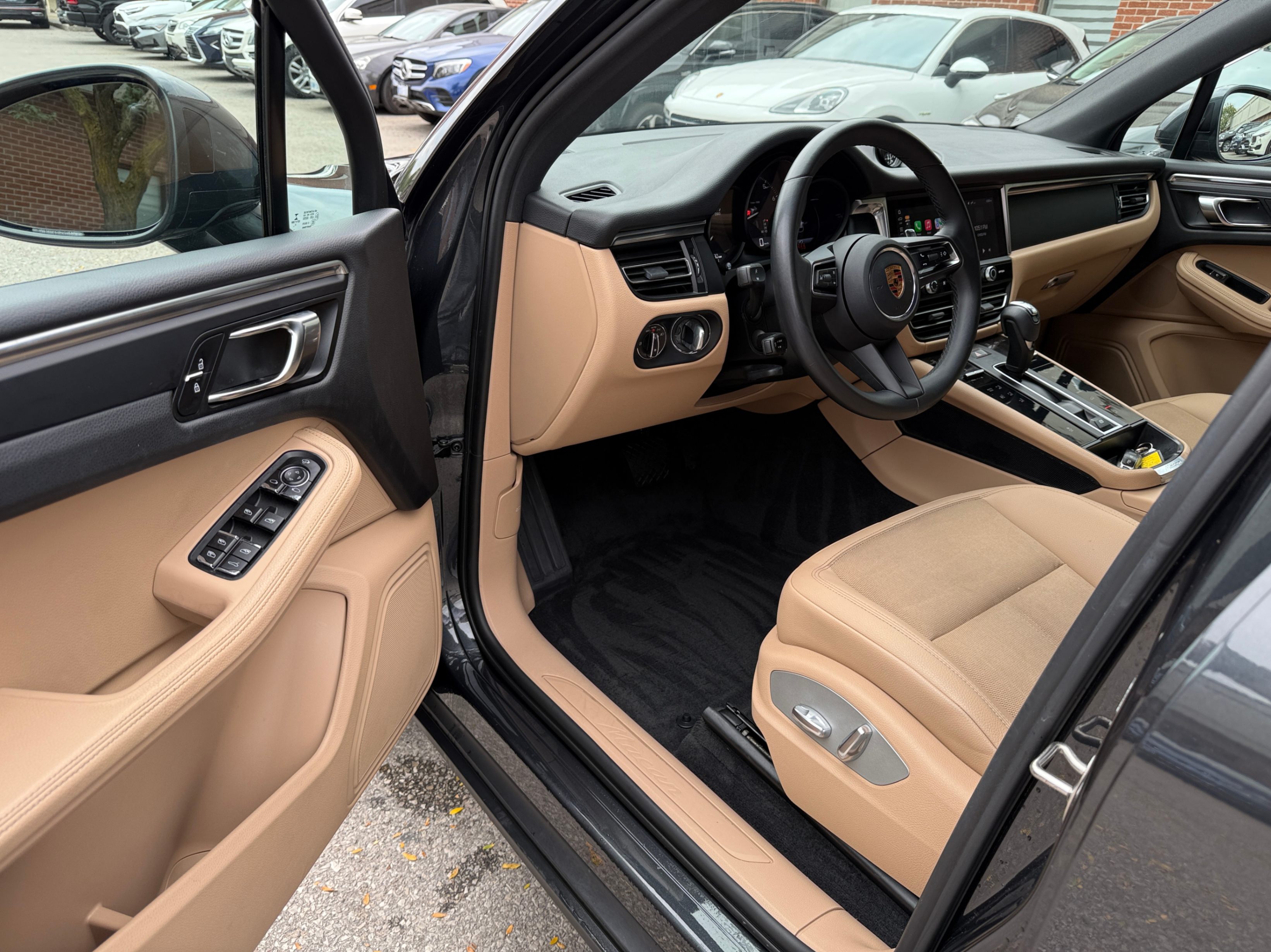 /crownautomobile/2022-Porsche-Macan-4563232653762981.jpg