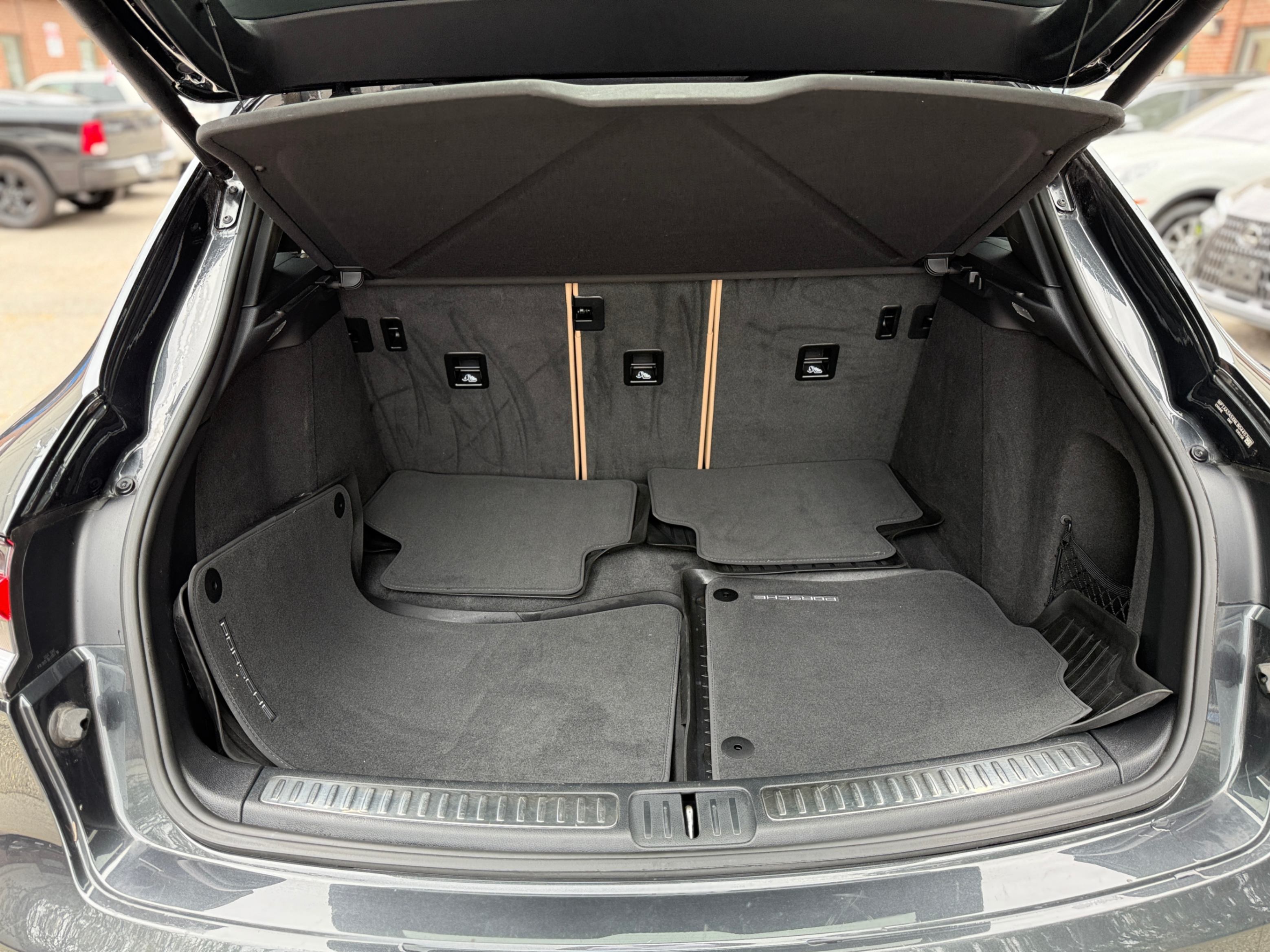 /crownautomobile/2022-Porsche-Macan-9606193229049167.jpg