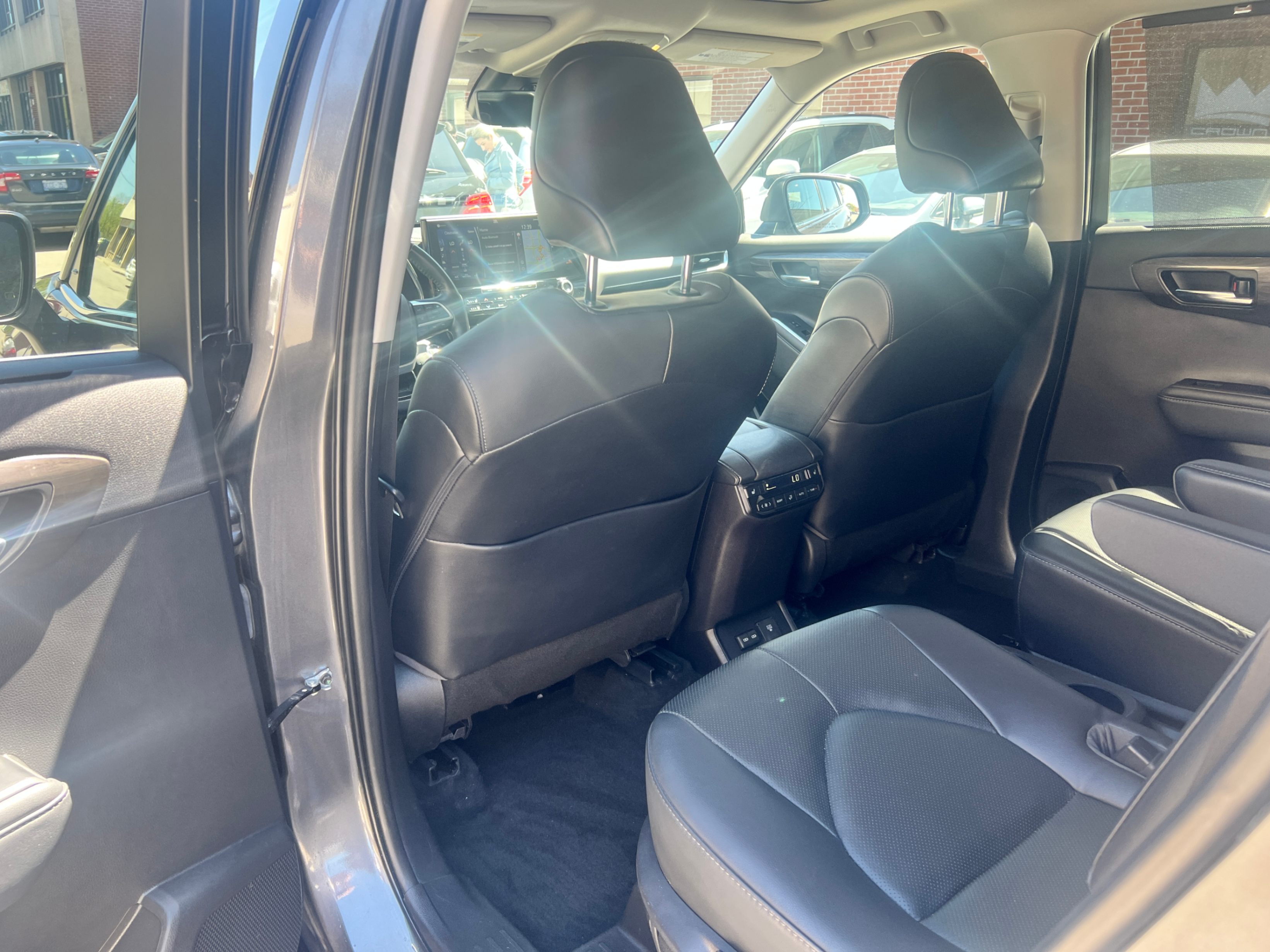 /crownautomobile/2022-Toyota-Highlander-45046085453058393.jpg