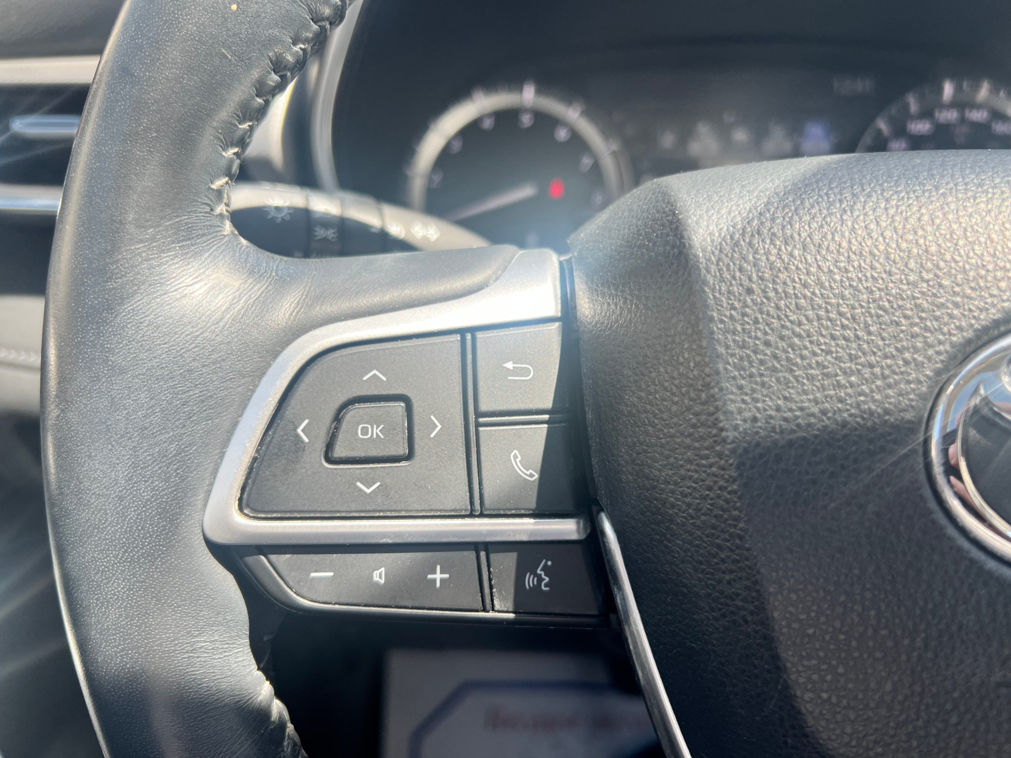 /crownautomobile/2022-Toyota-Highlander-60654706878795.jpg