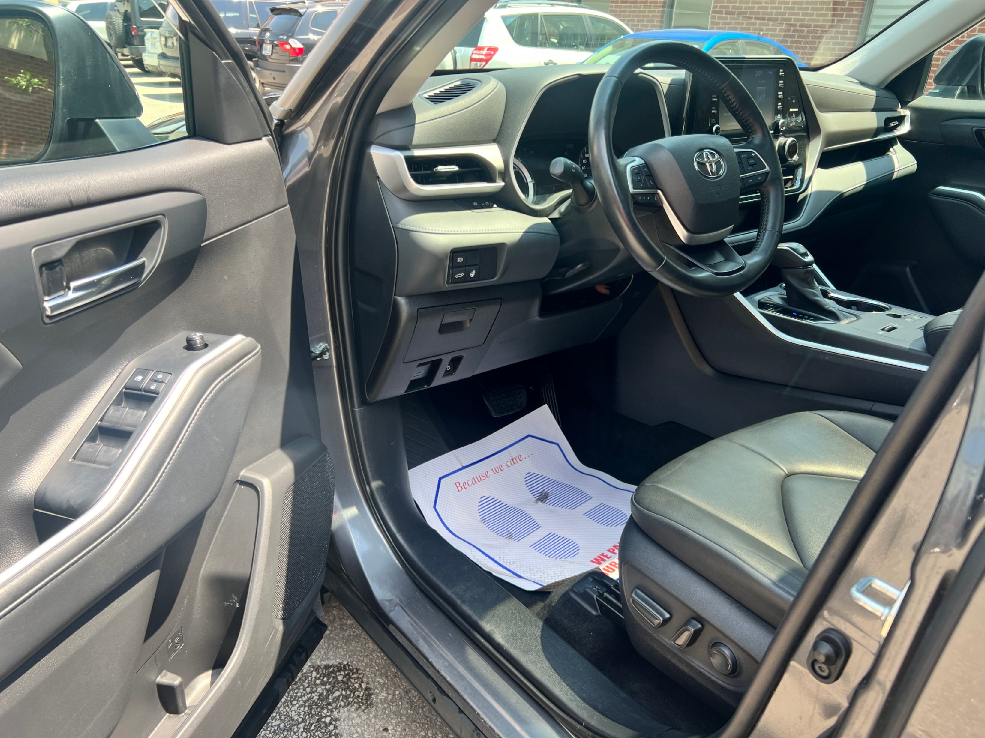 /crownautomobile/2022-Toyota-Highlander-8457631498388489.jpg