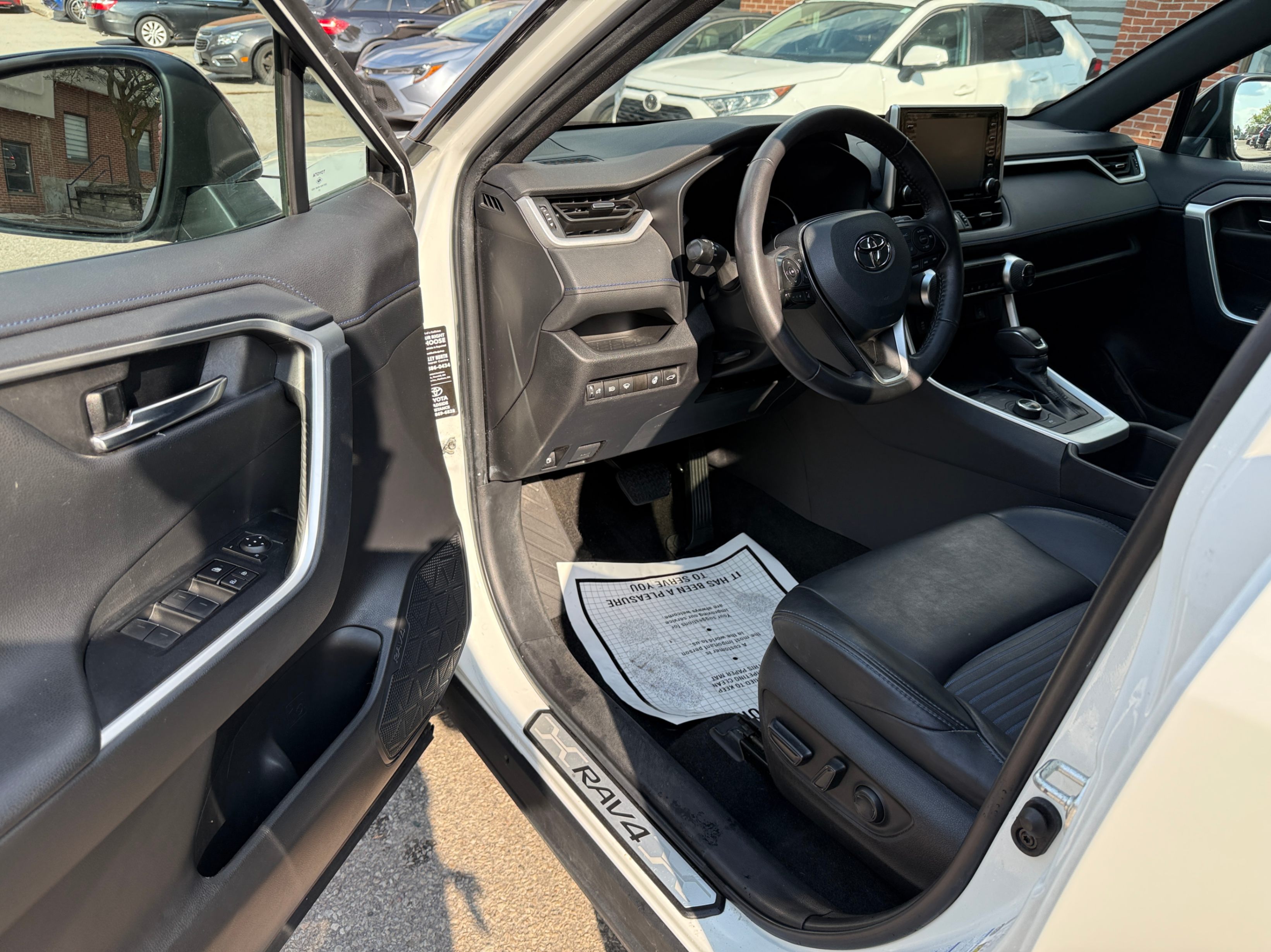 /crownautomobile/2022-Toyota-RAV4-01902296437883777.jpg
