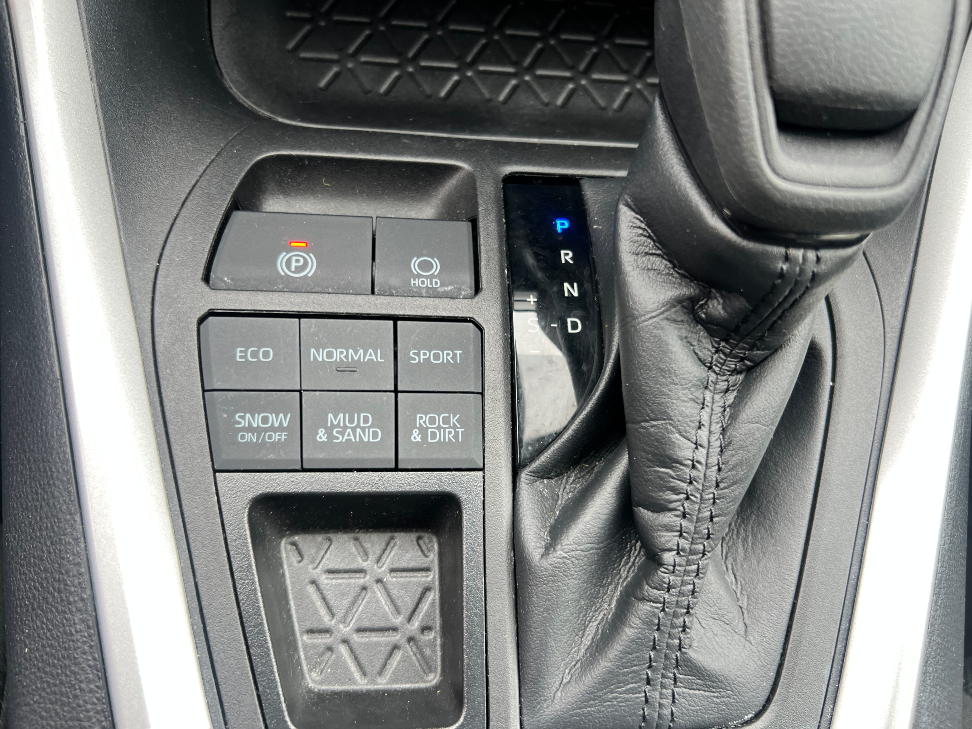 /crownautomobile/2022-Toyota-RAV4-46469253840678615.jpg