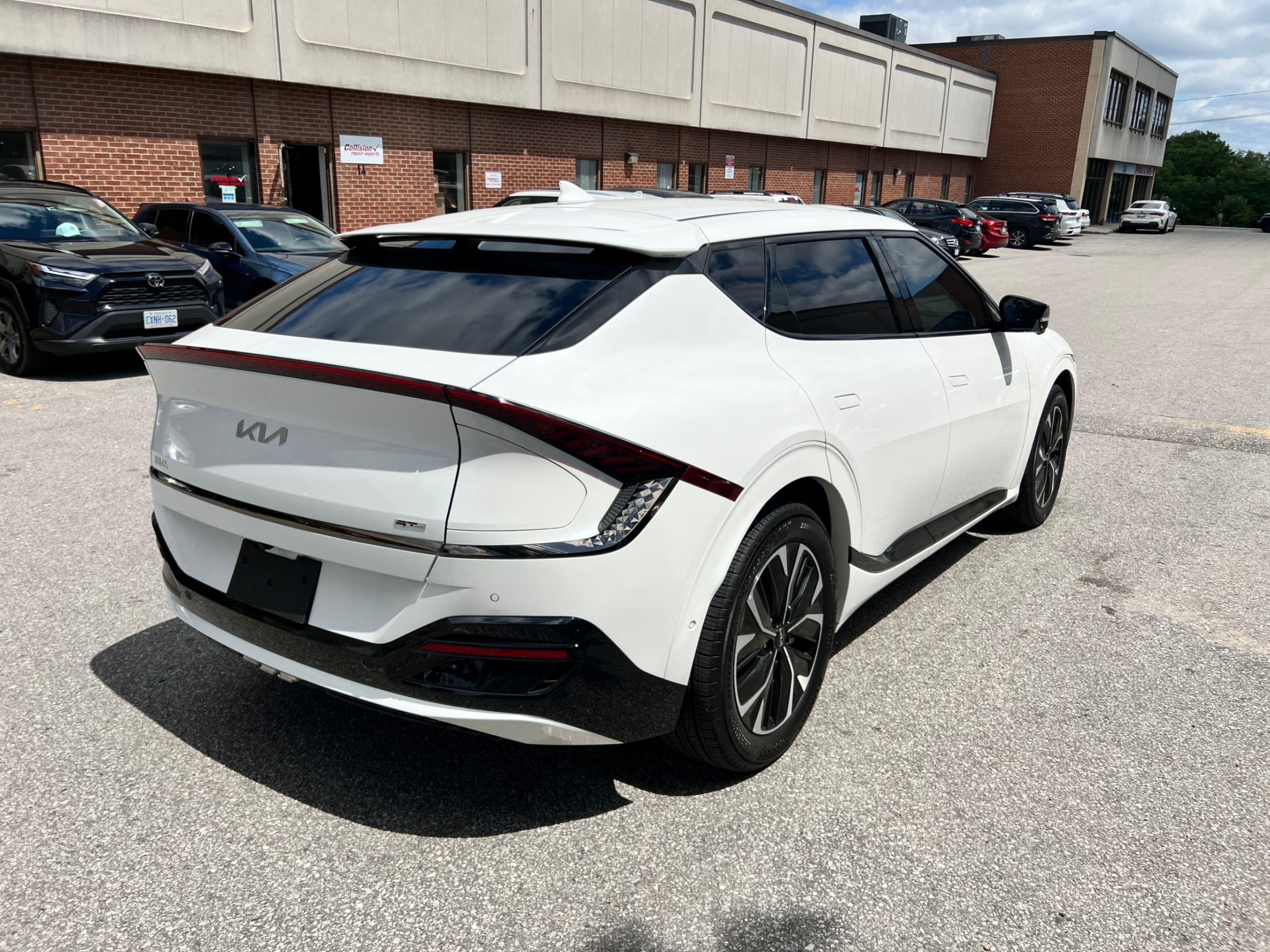 /crownautomobile/2023-Kia-EV6-041379976796955376.jpg