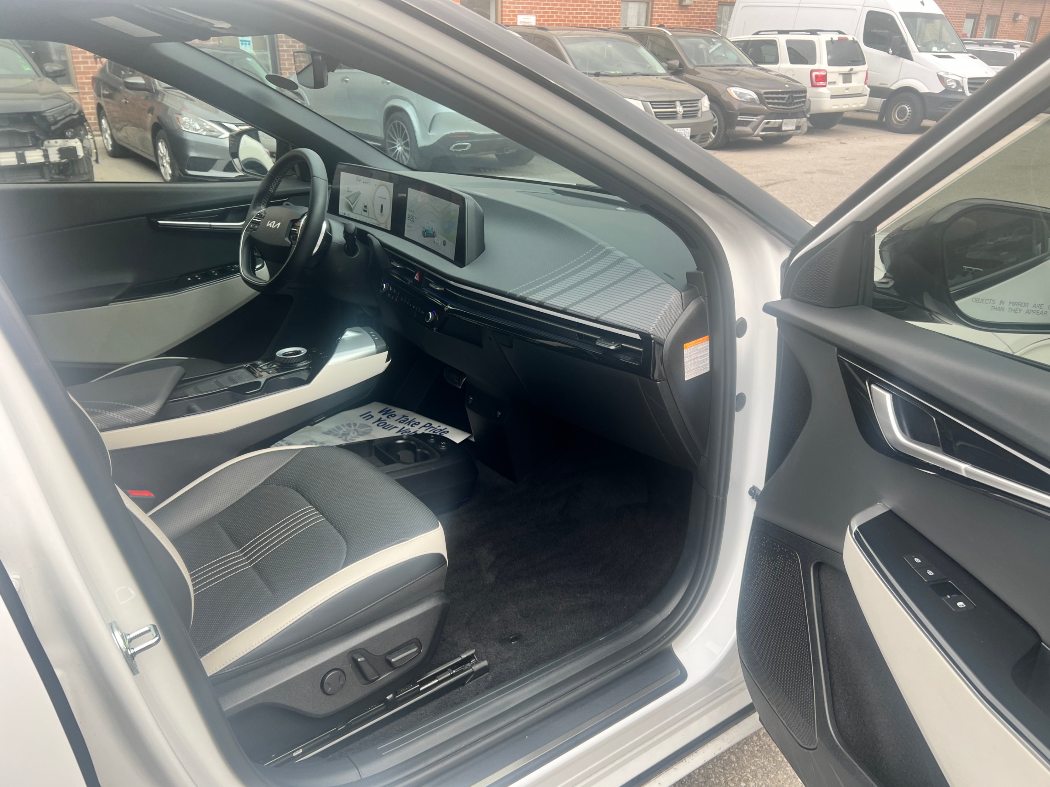 /crownautomobile/2023-Kia-EV6-09908794067459858.jpg