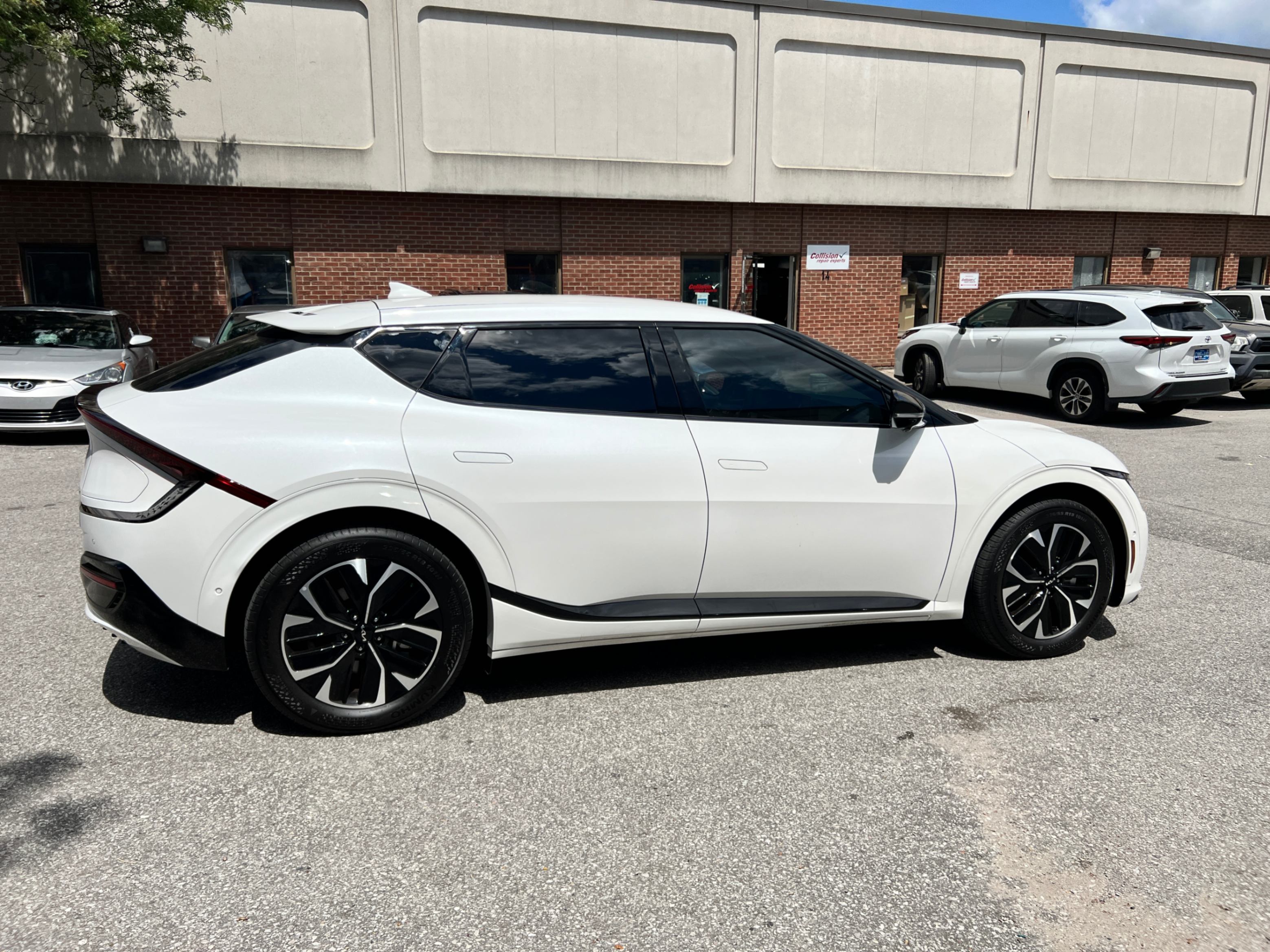 /crownautomobile/2023-Kia-EV6-6685975877014876.jpg