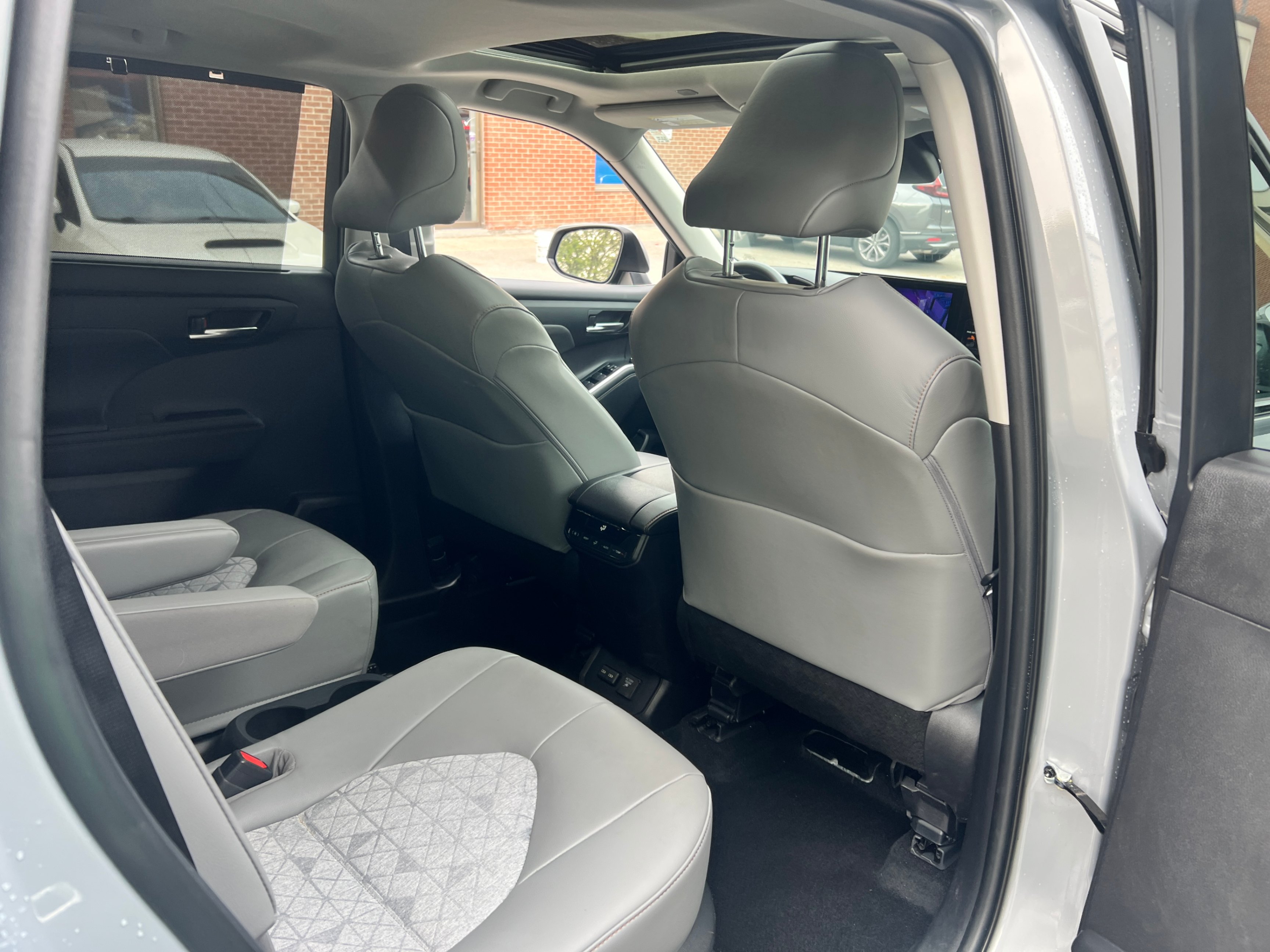 /crownautomobile/2023-Toyota-Highlander-16353259606832826.jpg