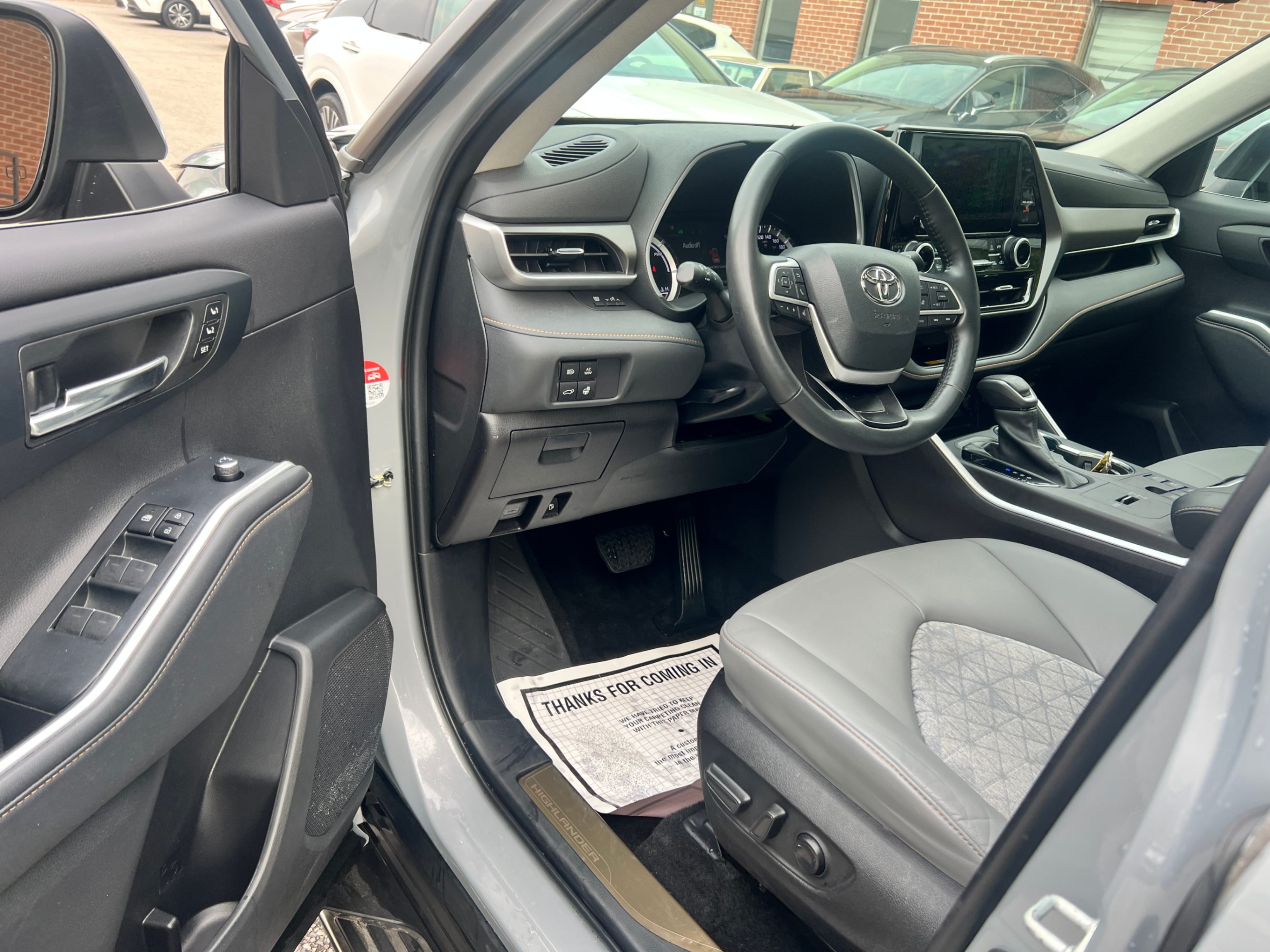 /crownautomobile/2023-Toyota-Highlander-17063934206018883.jpg