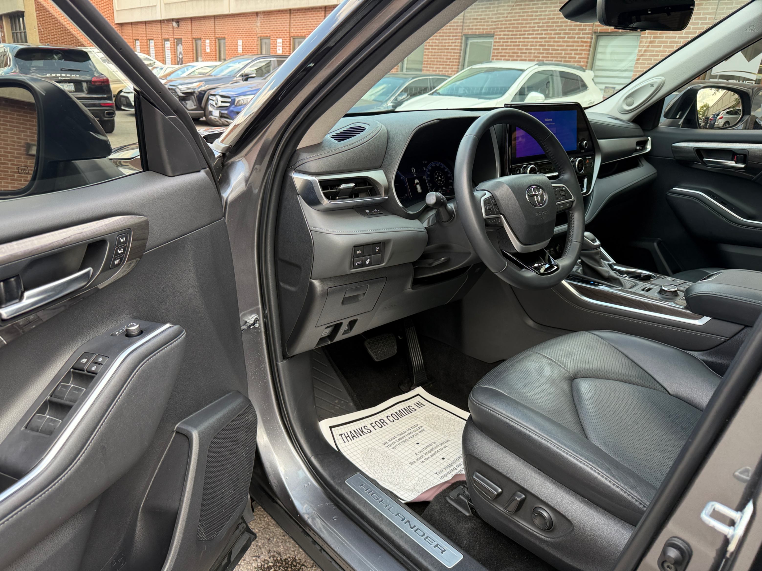 /crownautomobile/2023-Toyota-Highlander-17952413278032253.jpg