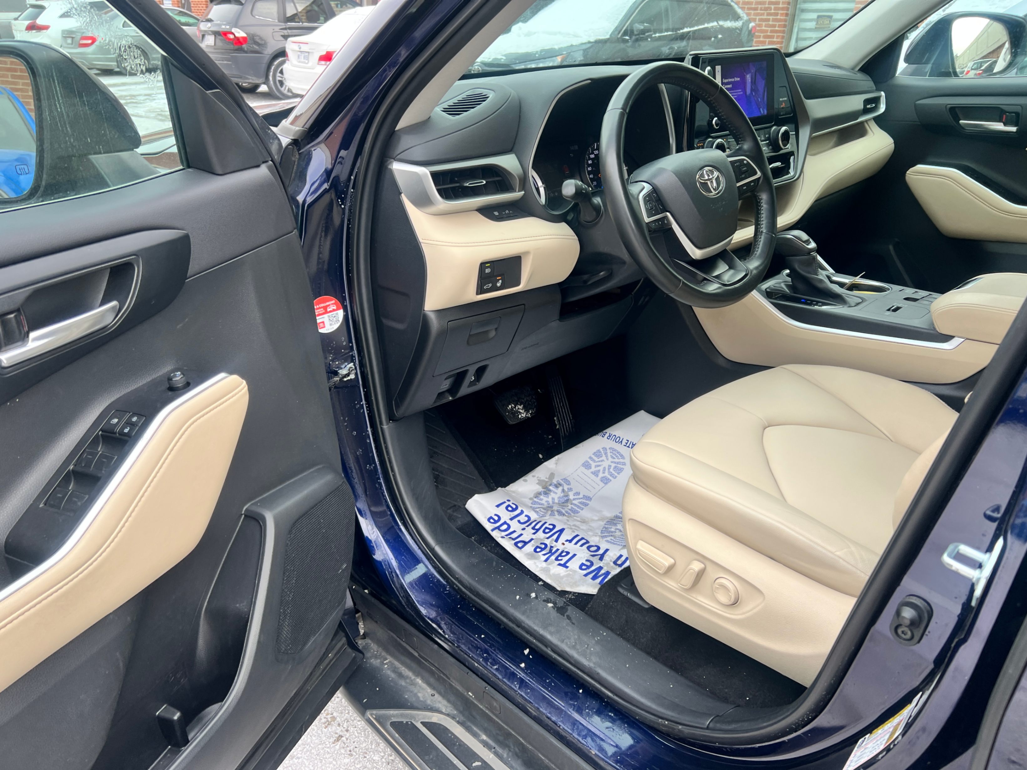 /crownautomobile/2023-Toyota-Highlander-20601110525803557.jpg