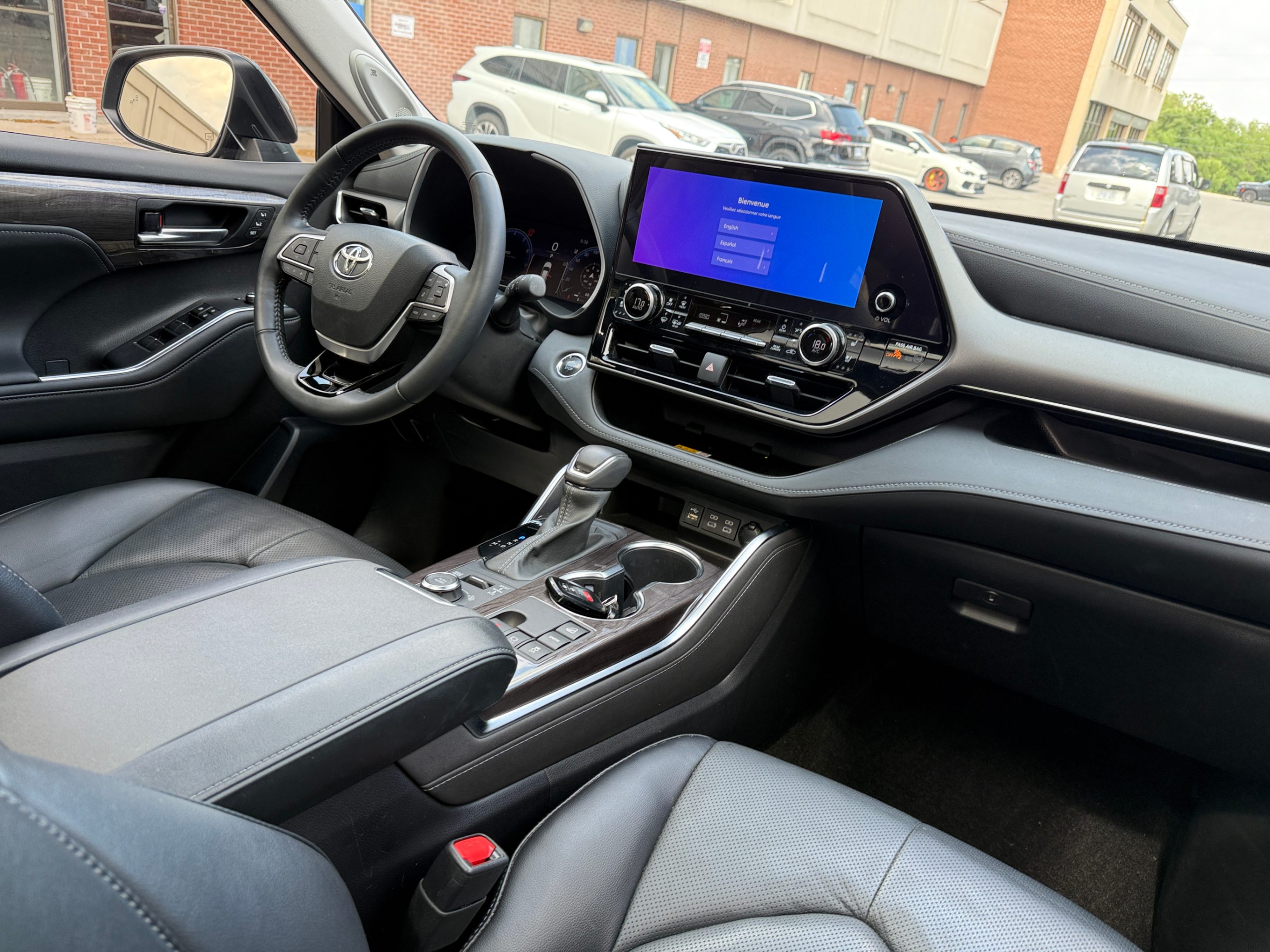 /crownautomobile/2023-Toyota-Highlander-37319462917052215.jpg