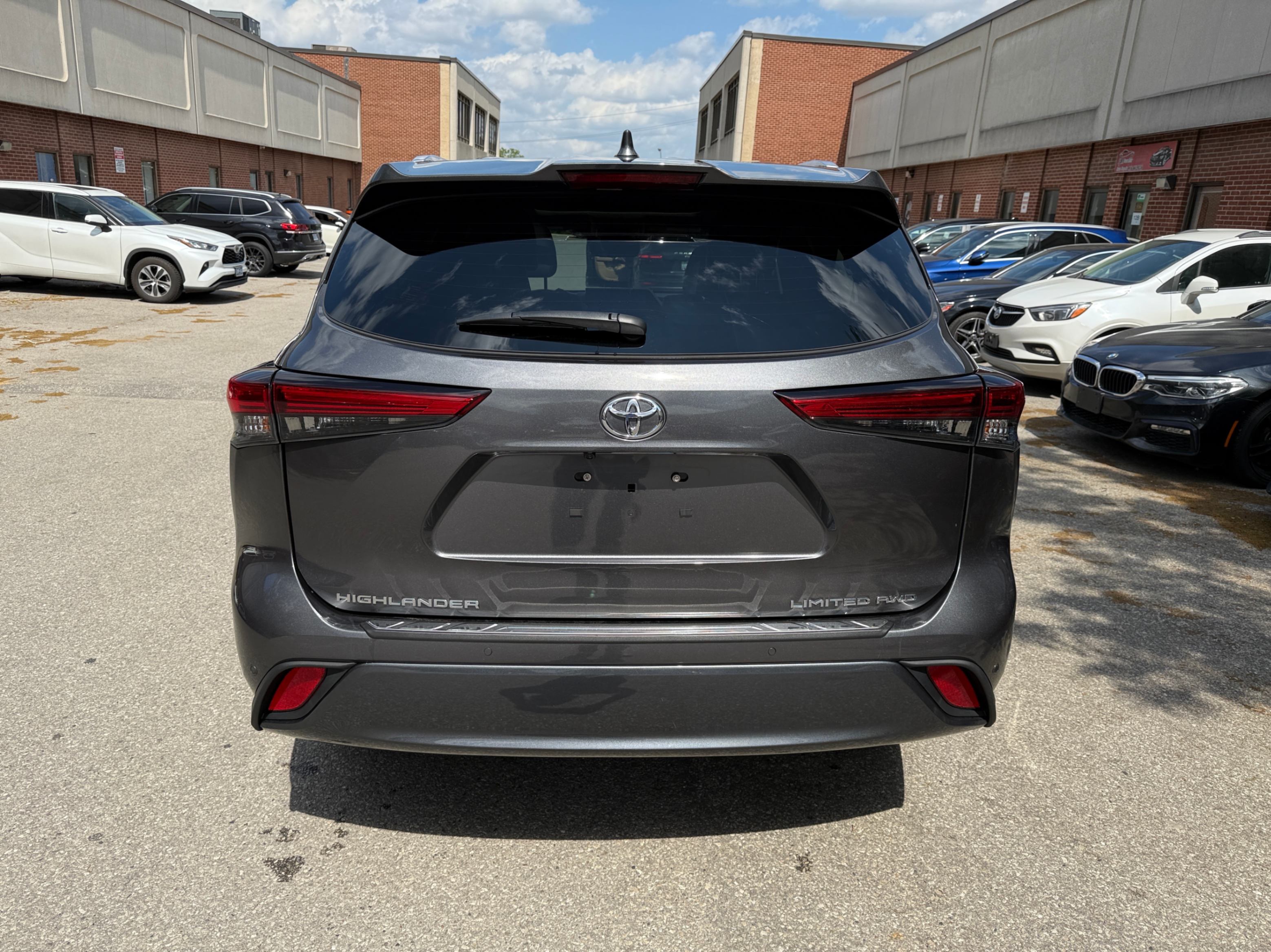 /crownautomobile/2023-Toyota-Highlander-39322958722933277.jpg