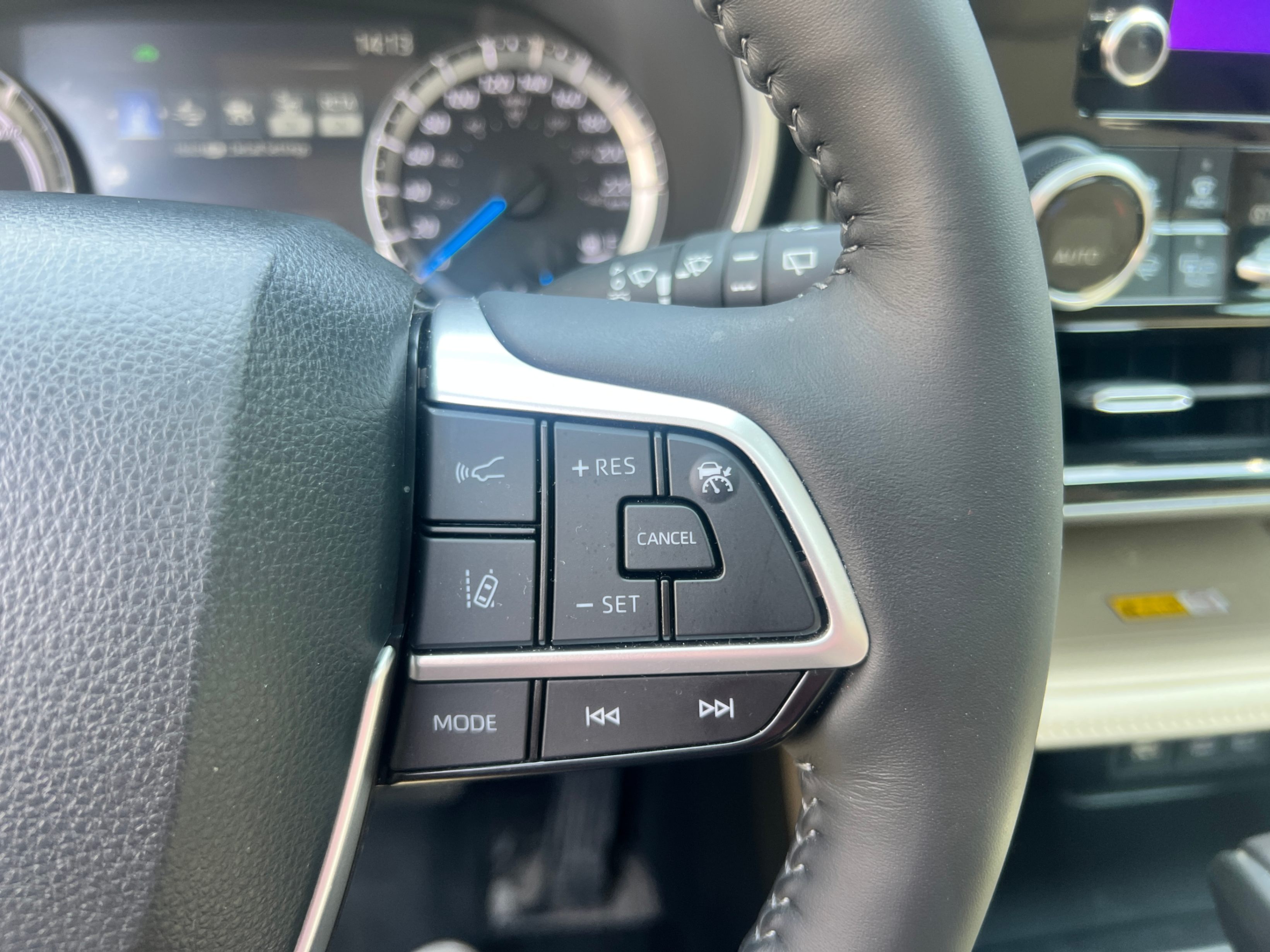 /crownautomobile/2023-Toyota-Highlander-4118340435874561.jpg
