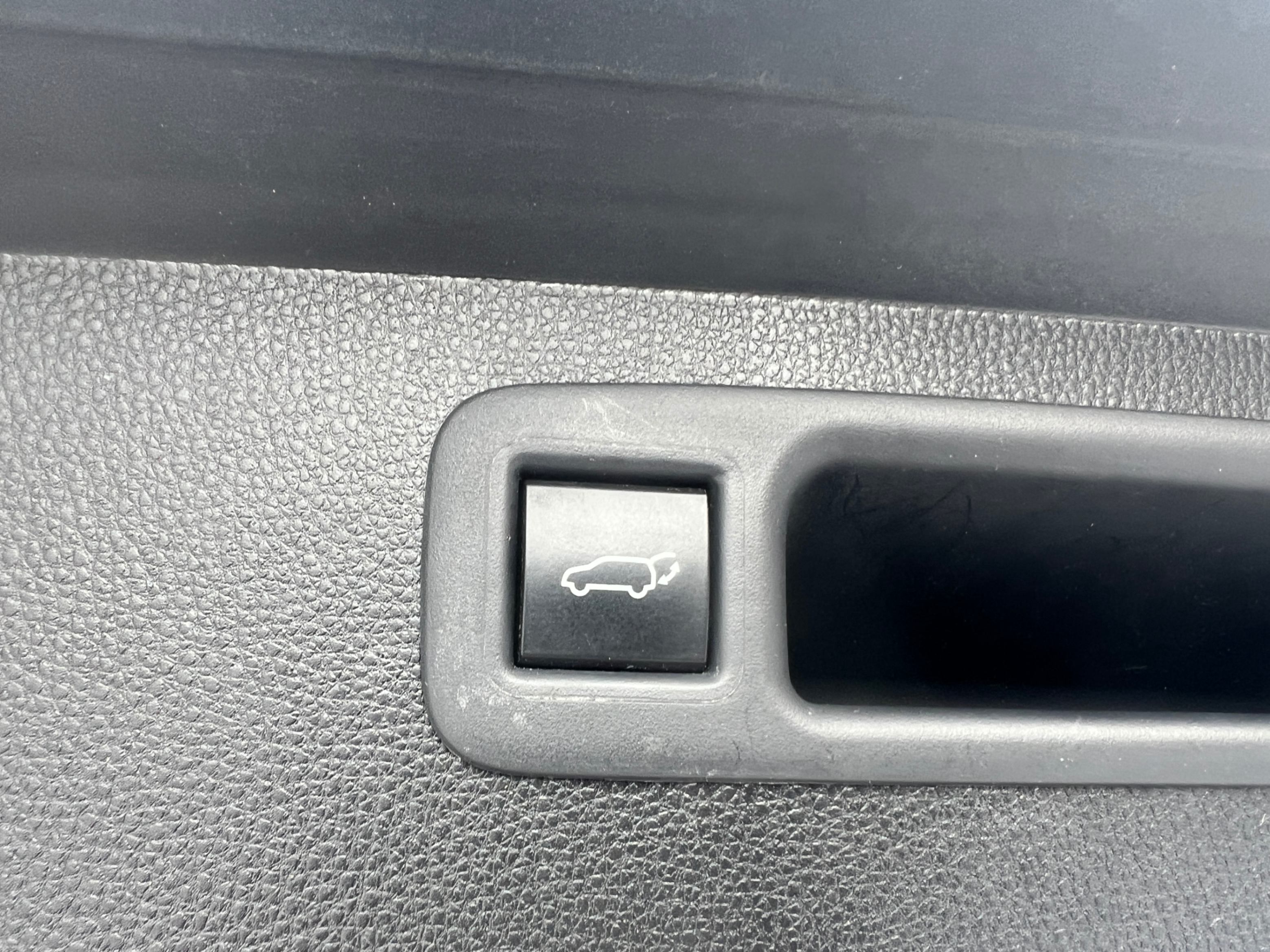 /crownautomobile/2023-Toyota-Highlander-44443469788229106.jpg