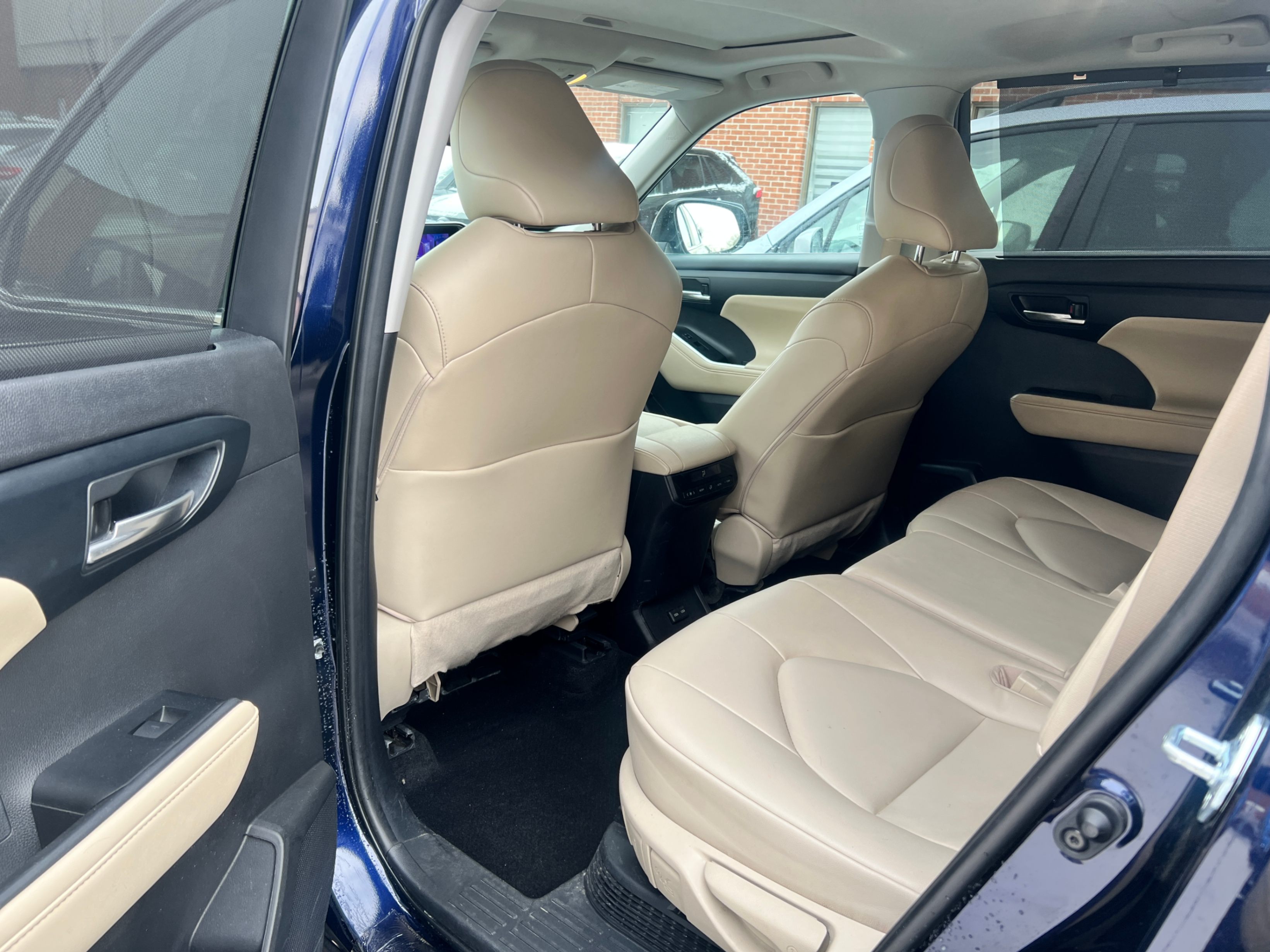 /crownautomobile/2023-Toyota-Highlander-47560323709495456.jpg
